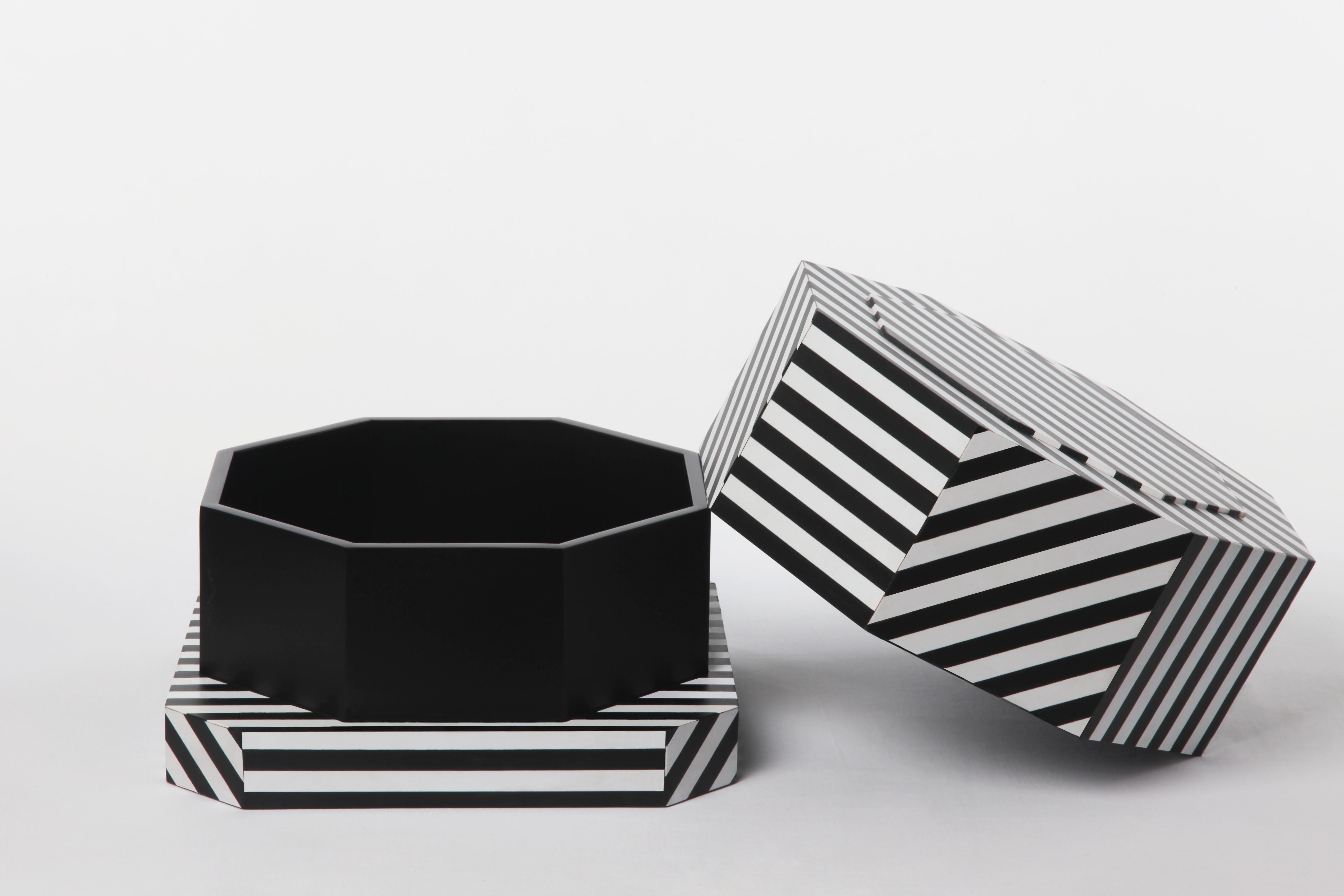 Moderne Boîtes Ziggurat à rayures noires par Oeuffice en vente