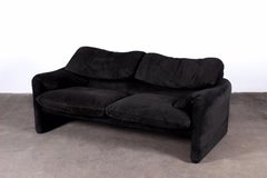 Canapé Maralunga 2 places en daim noir de Vico Magistretti pour Cassina