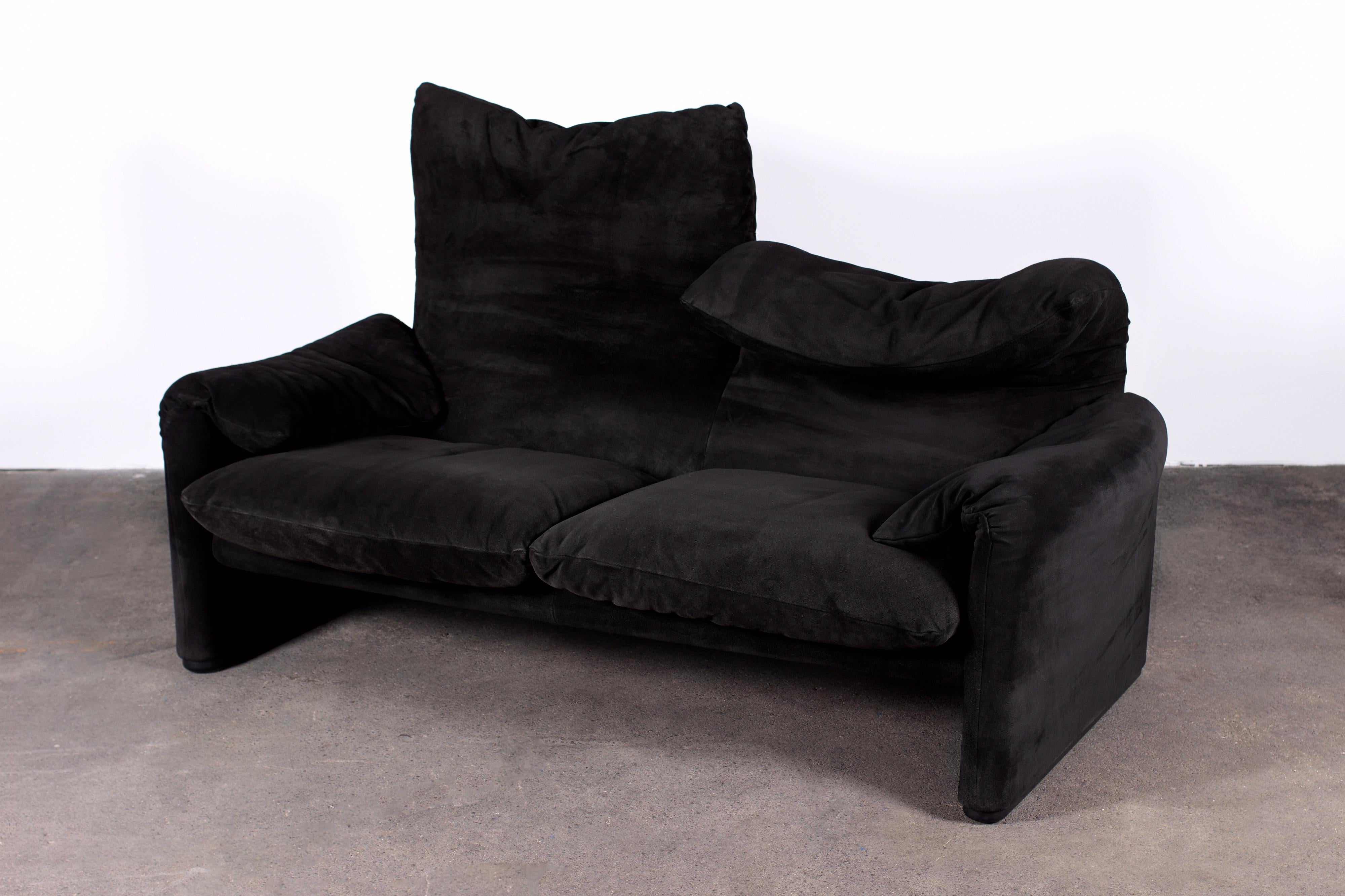 Mid-Century Modern Black Suede 2-Seater Maralunga Sofa by Vico Magistretti for Cassina