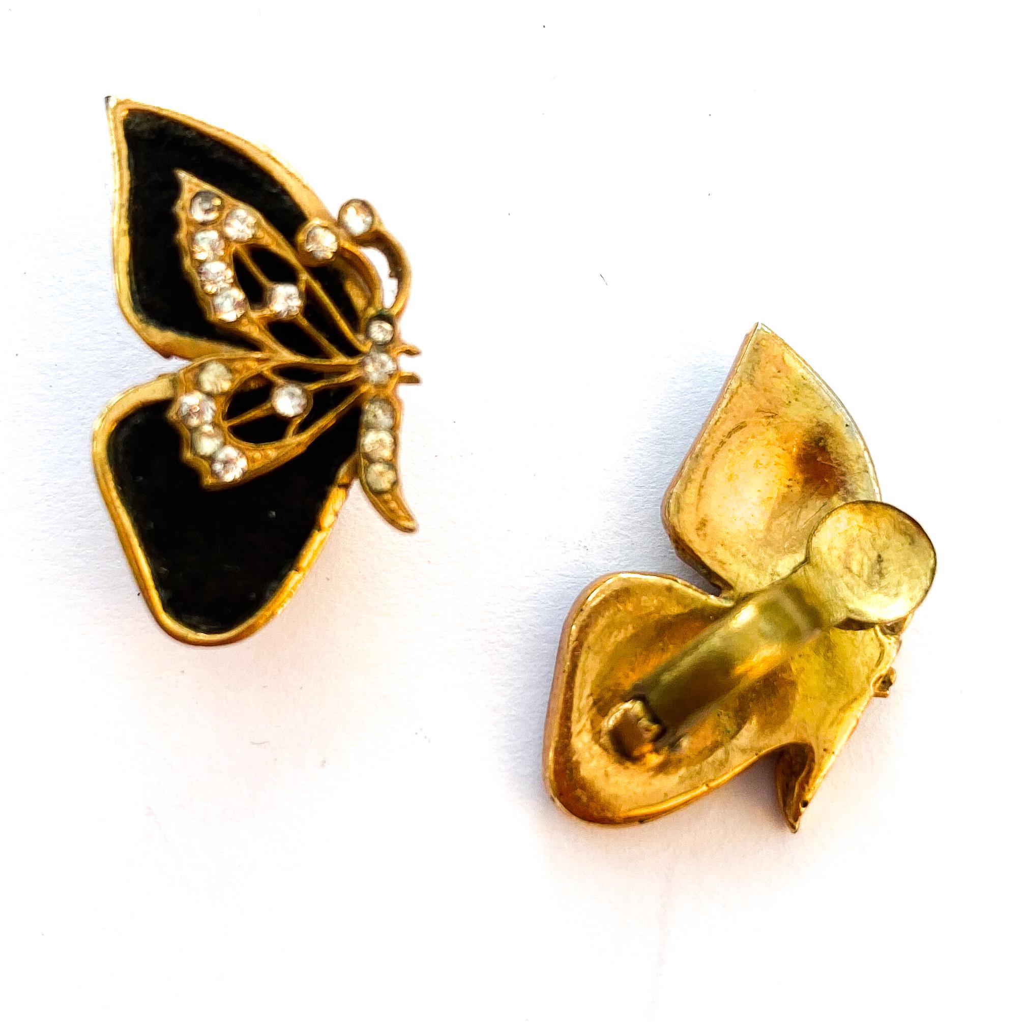 A very cute and utterly charming pair of gilt metal, and black antelope/suede earrings, in the form of a 'butterfly'. Light and easy to wear, beautifully made and detailed, they are a lovely and subtle taste of Art Deco and French 1920s