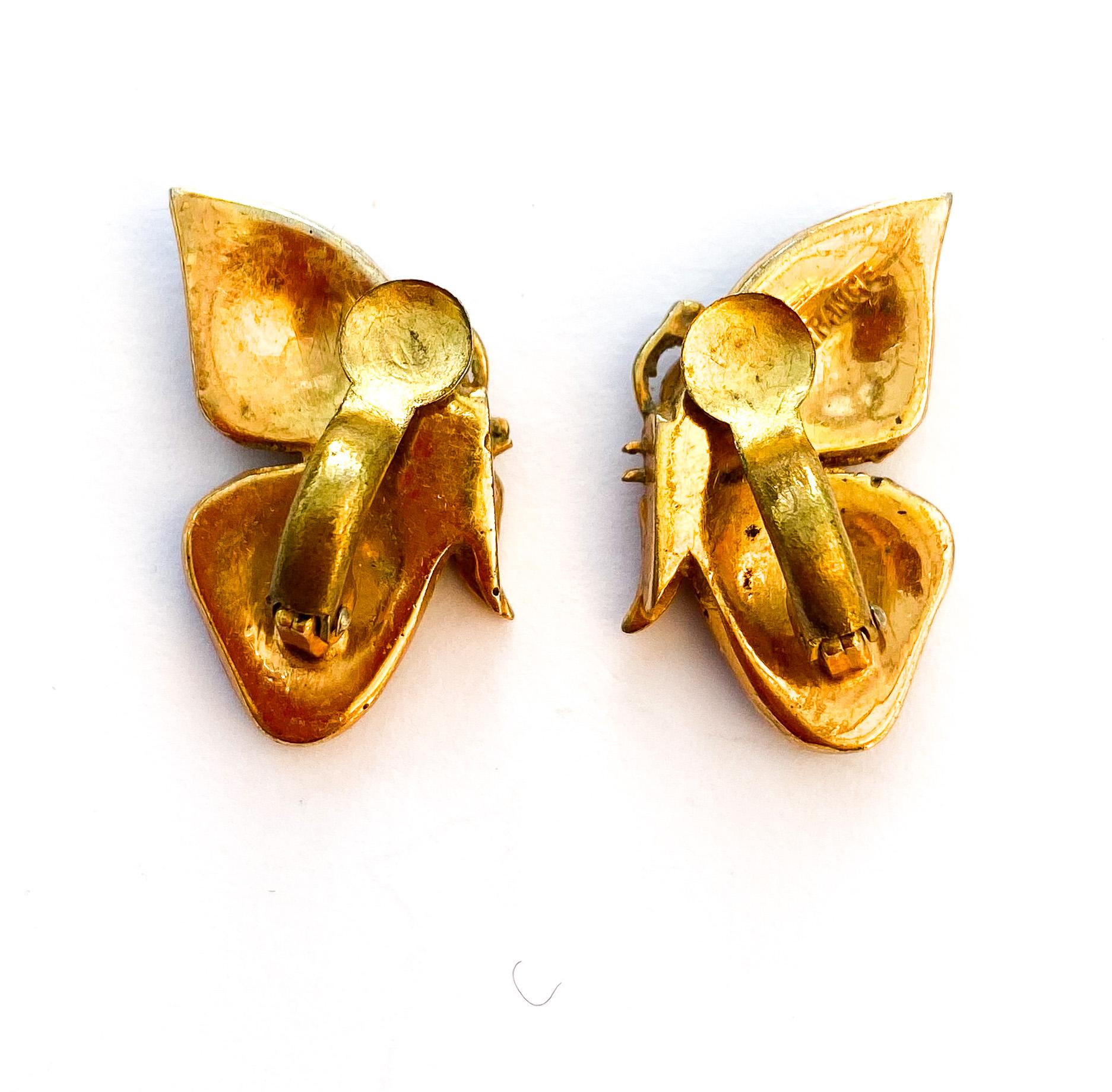 Women's or Men's Black suede and clear paste 'butterfly' earrings, H De La Pensee, France, 1930s. For Sale