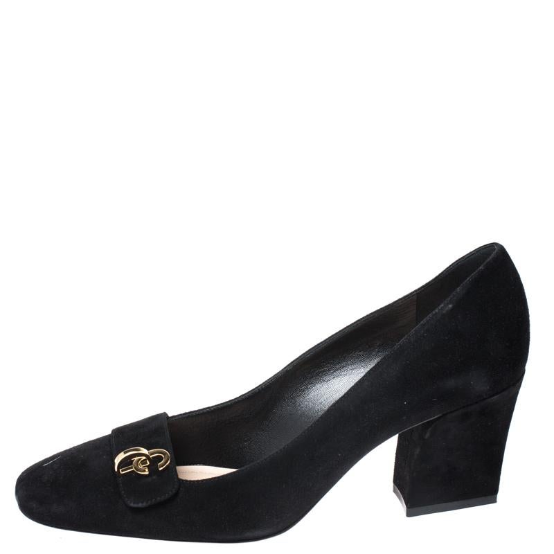 You can never go wrong with C'est pumps from the house of Dior. Crafted in Italy from quality suede. They come in a classic shade of black. They are designed to deliver style and sophistication. They are styled with square toes, brand initials on