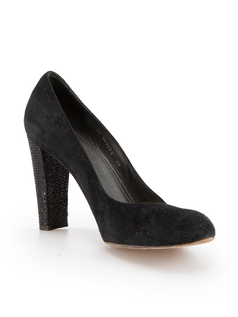 CONDITION is Very good. Minimal wear to shoes is evident. Minimal wear to both shoe heels with scuff marks on this used Stuart Weitzman designer resale item.



Details


Black

Suede

Slip on pumps

Mid heel

Almond toe

Glitter heel 



 

Made in