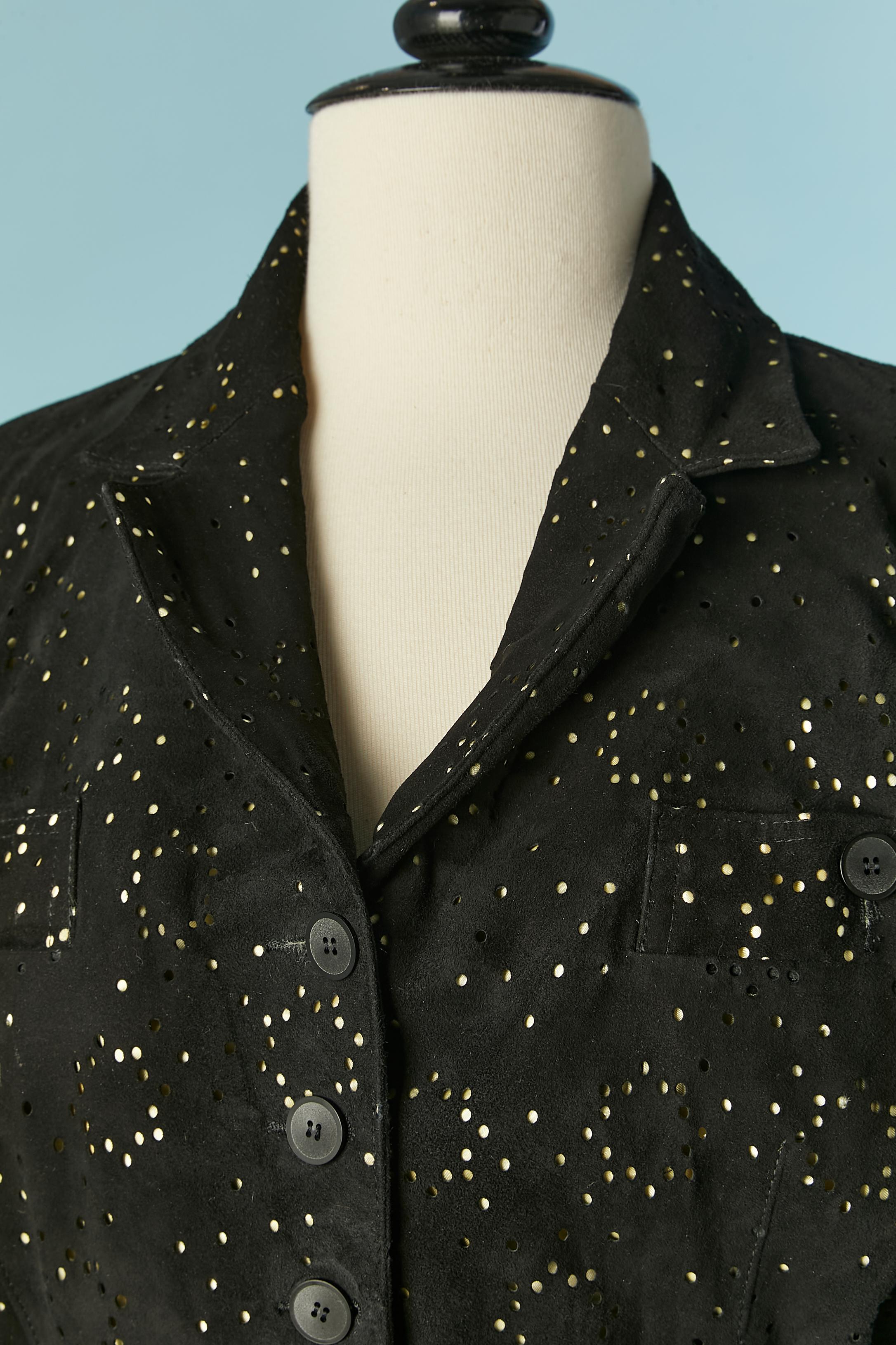 Black suede( velvet lamb) jacket with perforated laser pattern and pale yellow lining ( acetate) 
Button and buttonhole on the middle front. 
Pocket on both side on the chest
SIZE 38 (Fr) S/ M ( small waist) 