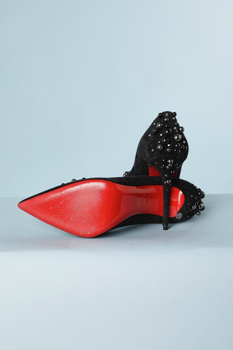 Black suede pump with beads and rhinestone embellishment.
Heels height= 10 cm 
Shoes size 36 1/2 ( Italian) 37 1/2( Fr)