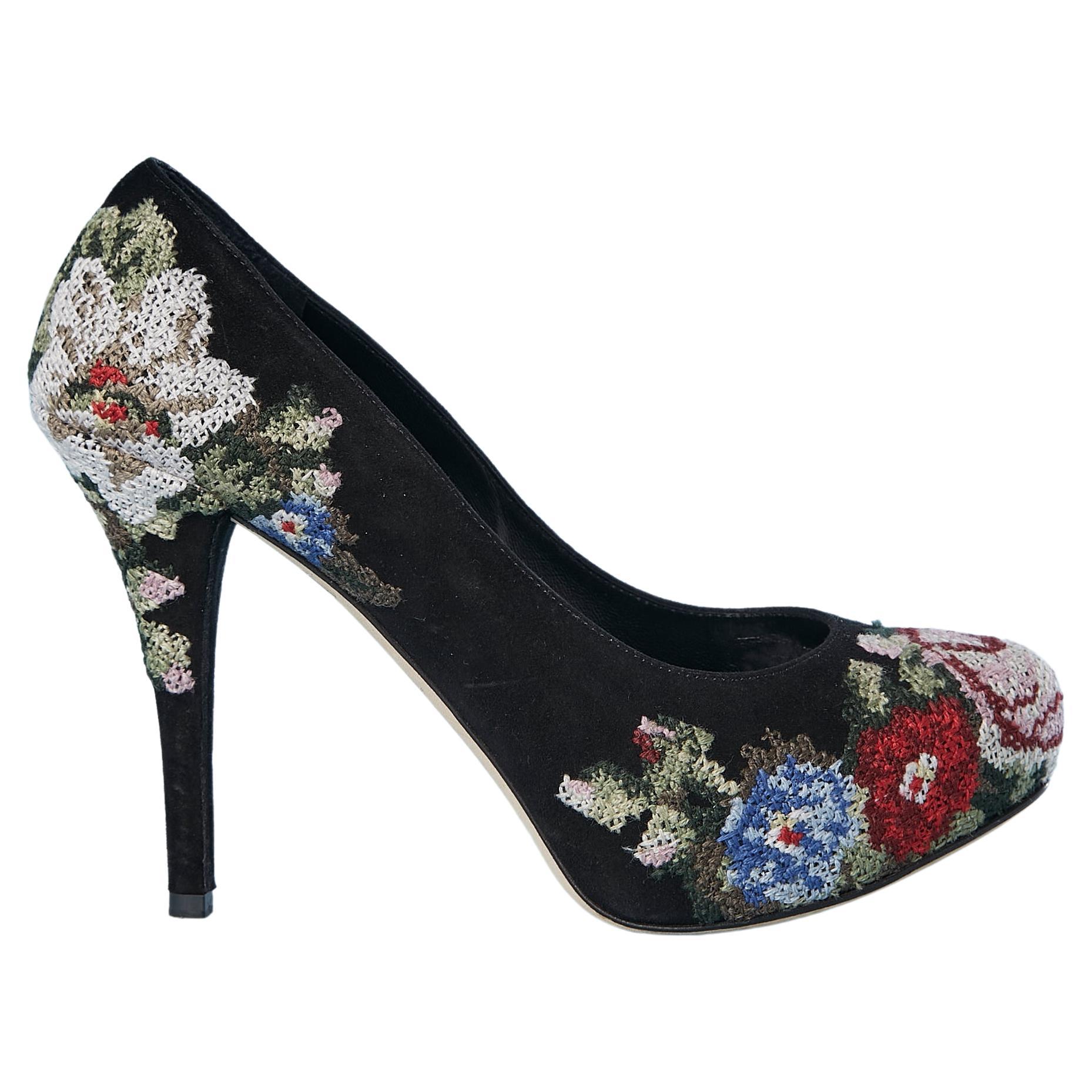 Black suede pump with "point de croix" thread embroideries Dolce & Gabbana
