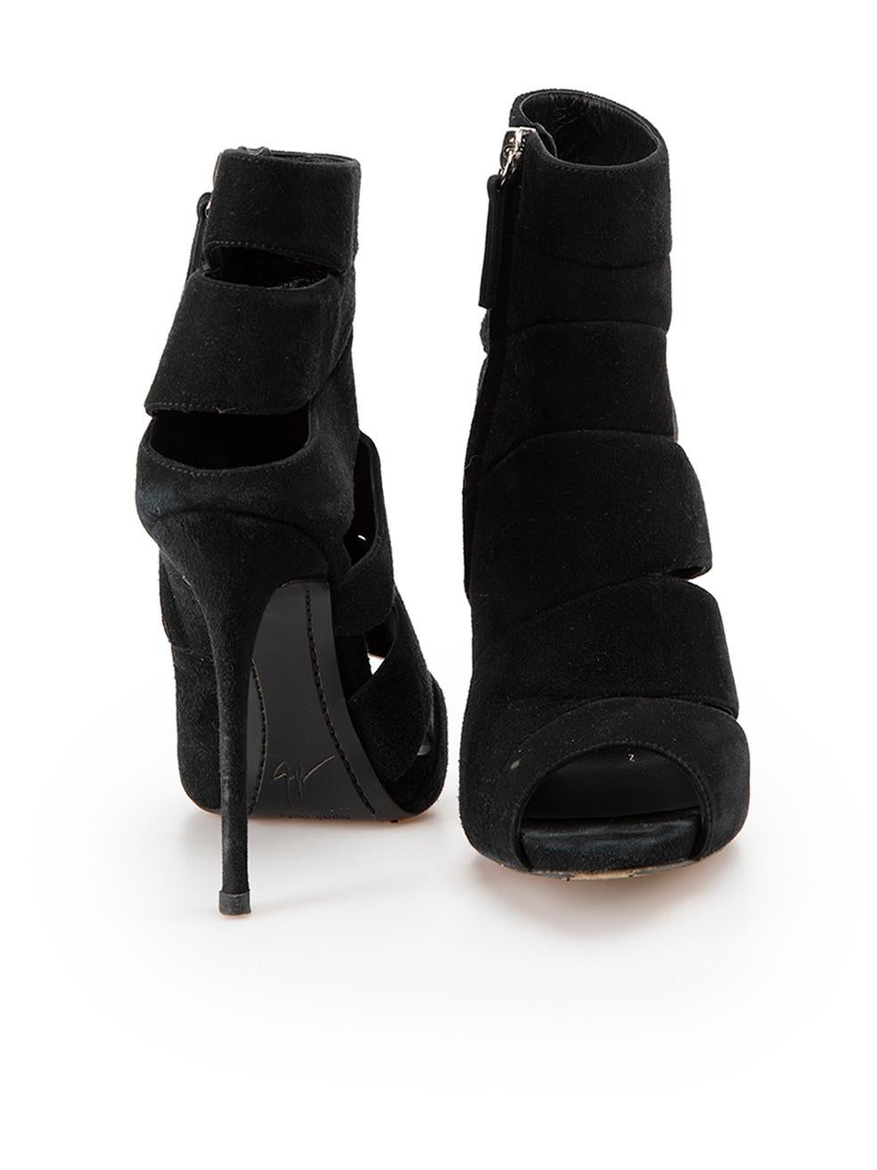 Stiletto-Stiefeletten aus schwarzem Wildleder mit Riemen, Größe IT 36 im Zustand „Gut“ im Angebot in London, GB