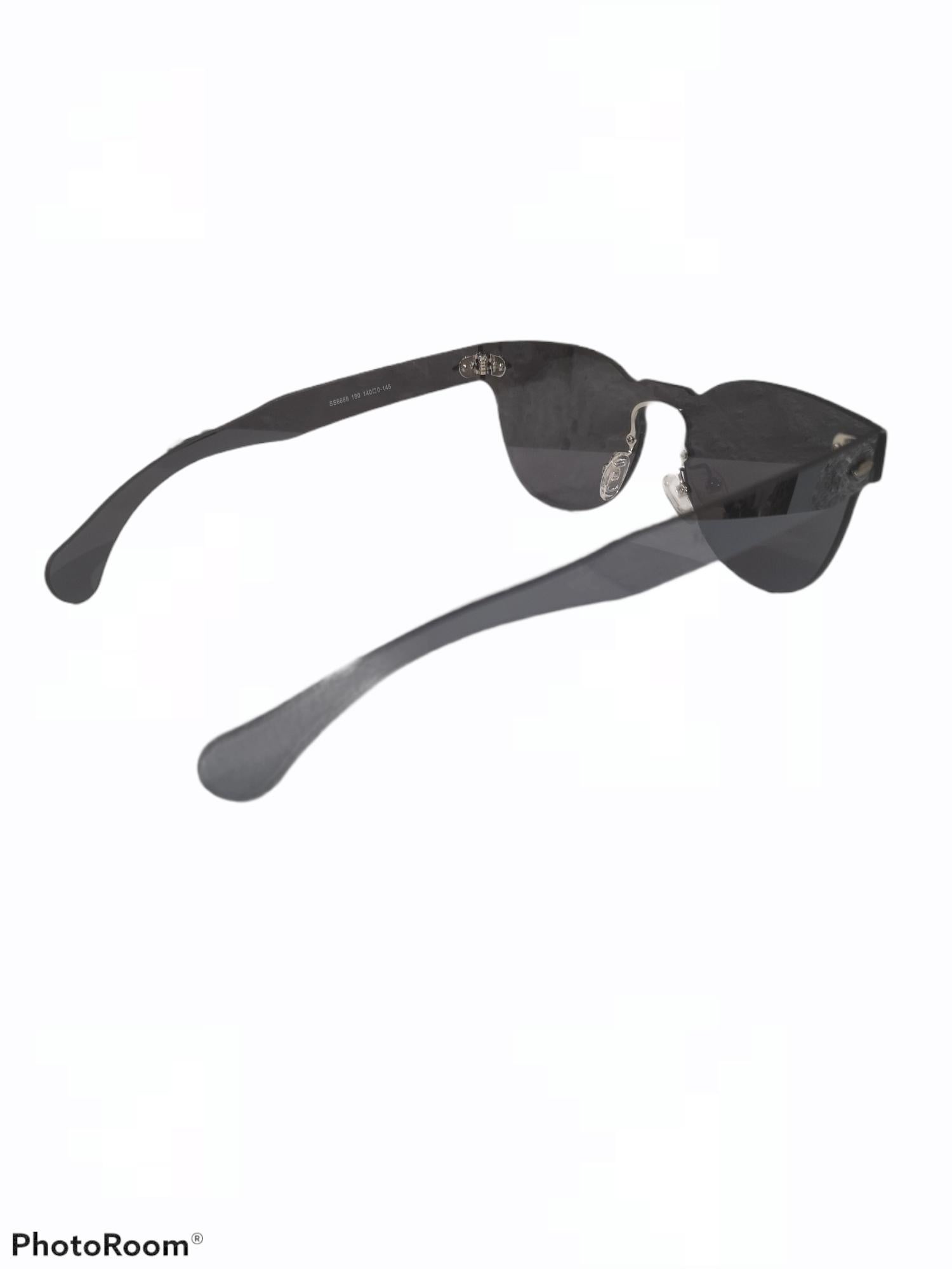 Black sunglasses In New Condition In Capri, IT