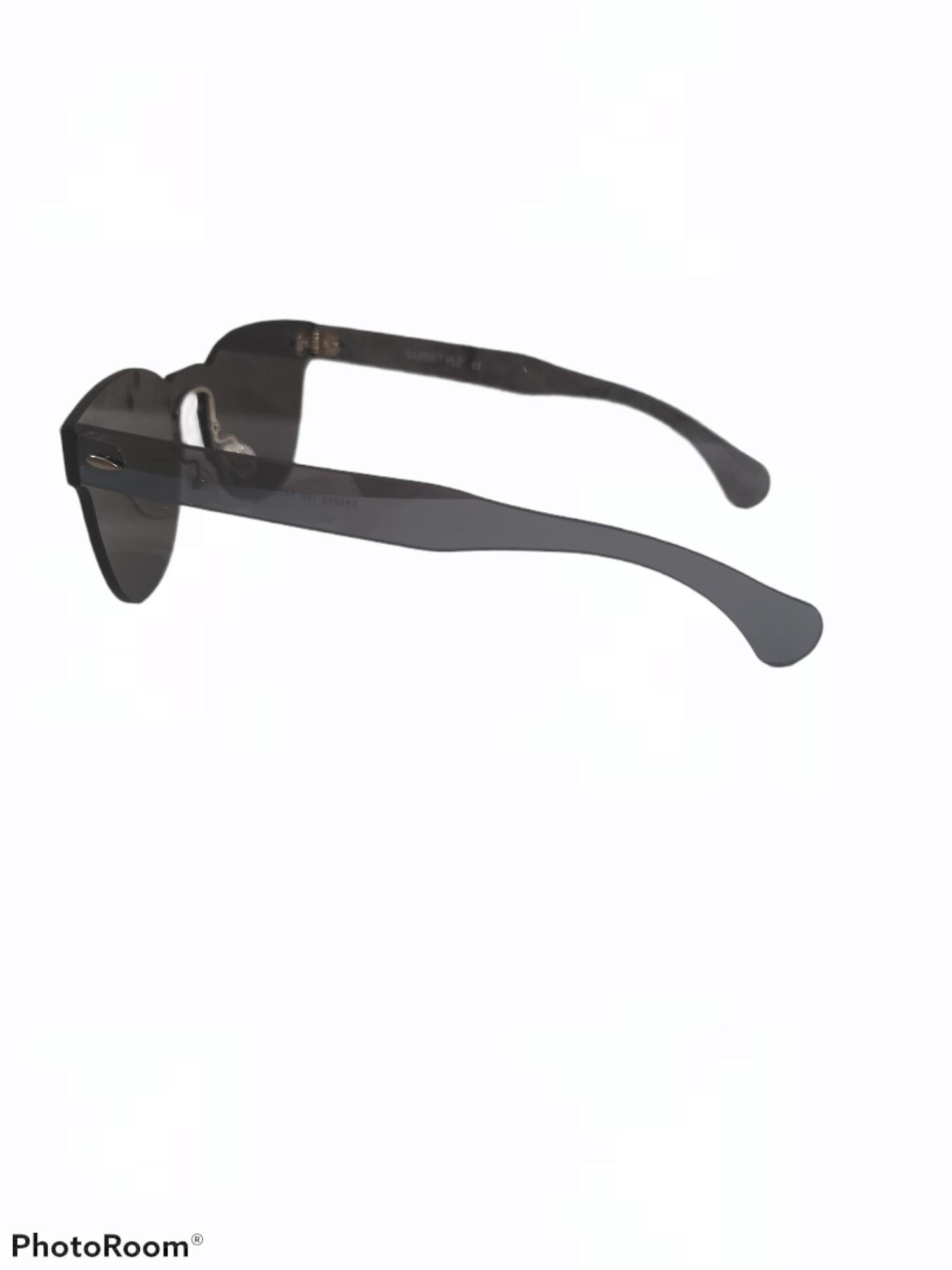 Women's or Men's Black sunglasses