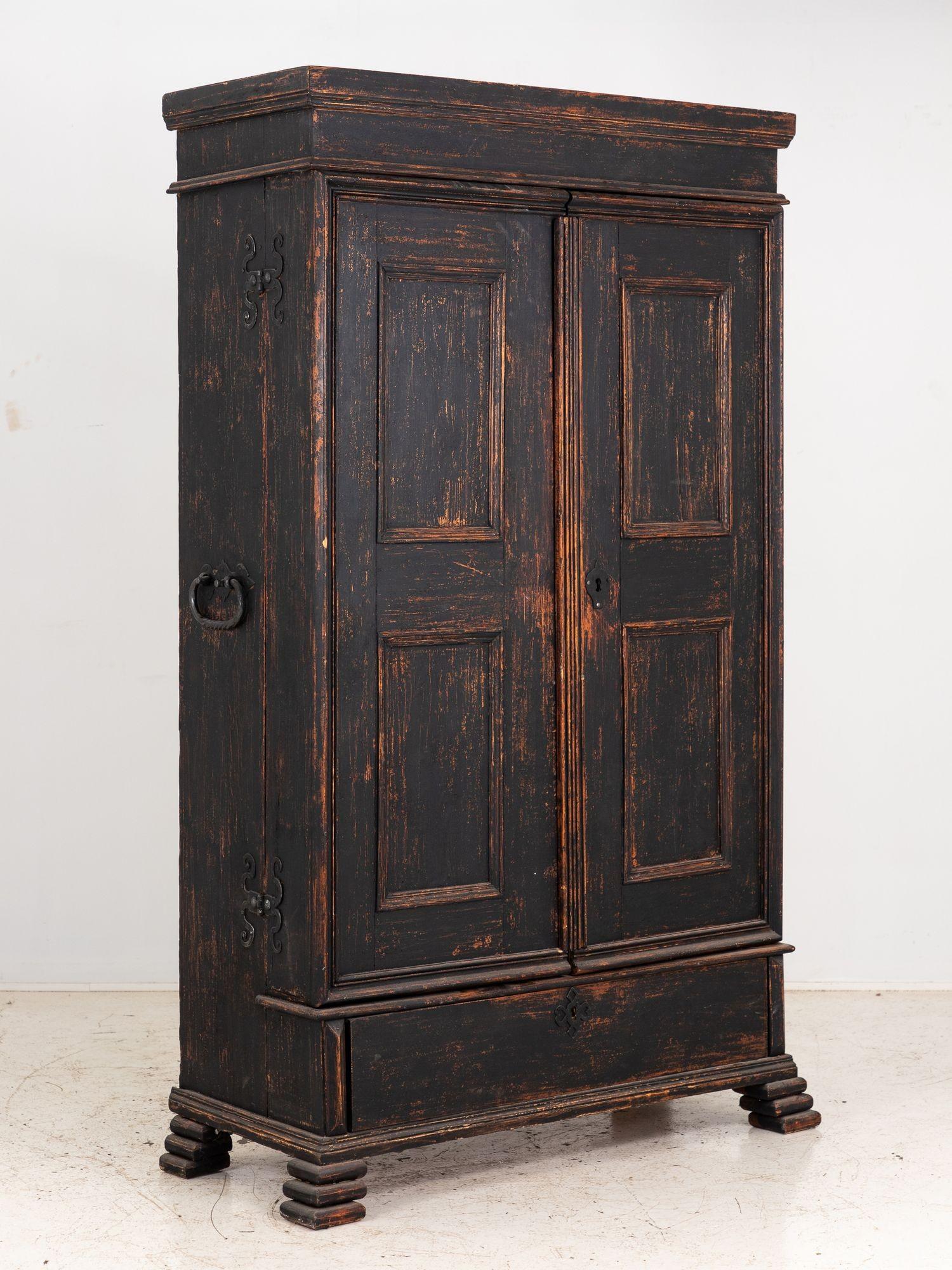 Barocco Credenza svedese nera o mobile da cucina, Svezia Fine del XVIII secolo. in vendita