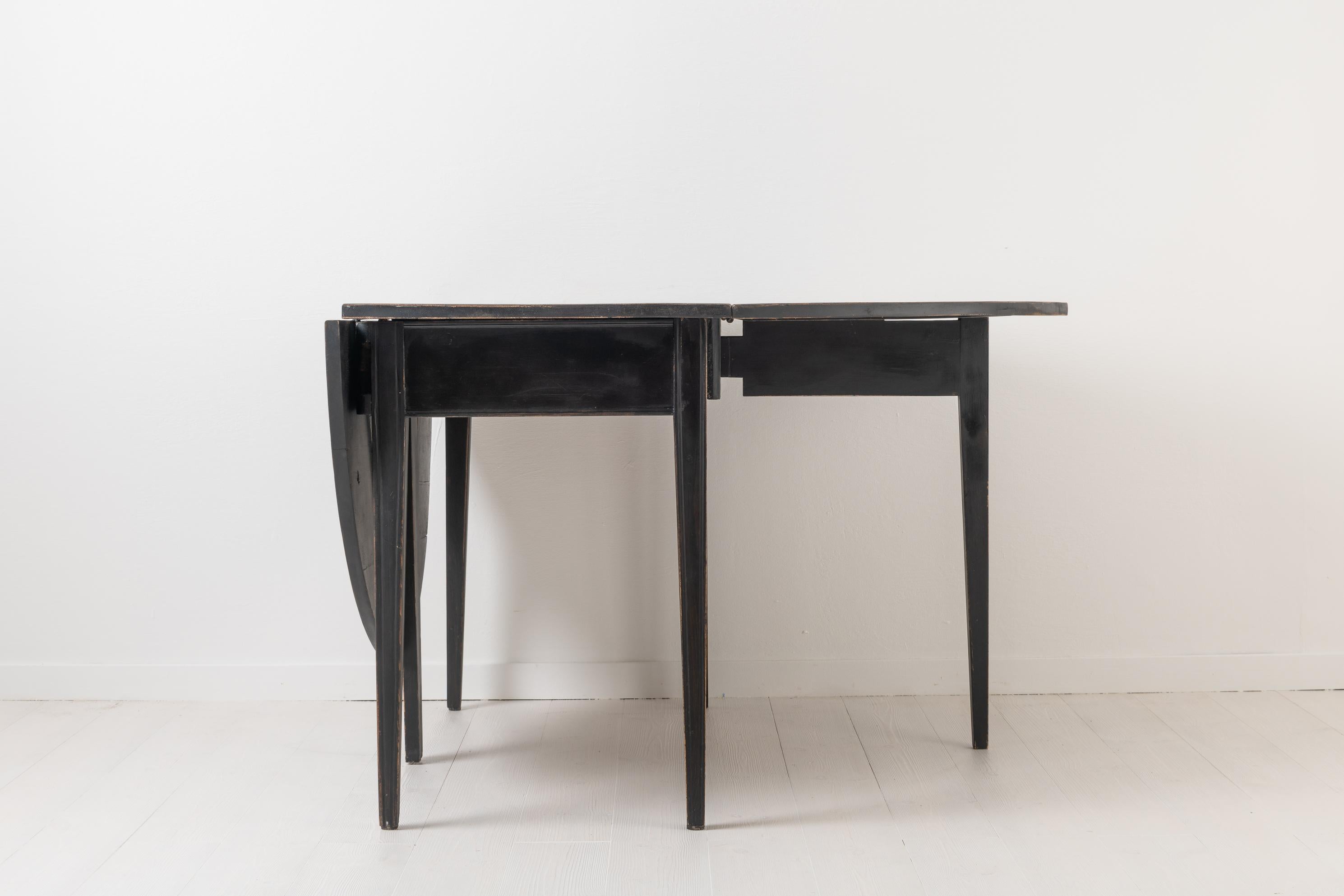 Black Swedish Neoclassical Drop Leaf Table In Good Condition In Kramfors, SE