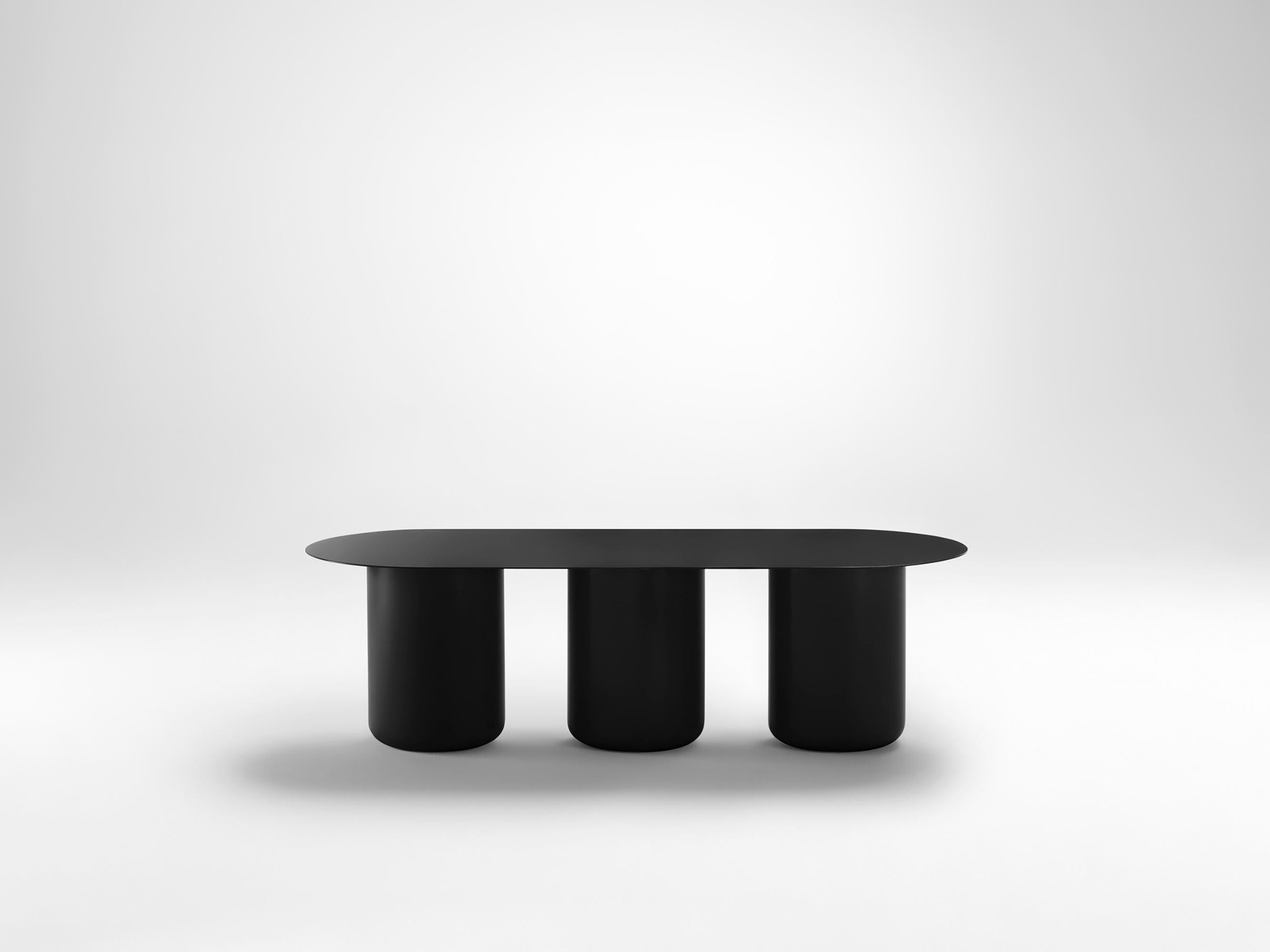 Schwarzer Tisch 03 von Coco Flip
Abmessungen: T 48 / 122 x H 32 / 36 / 40 / 42 cm
MATERIALIEN: Baustahl, pulverbeschichtet mit Zinkgrundierung. 
Gewicht: 30 kg

Coco Flip ist ein Studio für Möbel- und Beleuchtungsdesign in Melbourne, das von uns,
