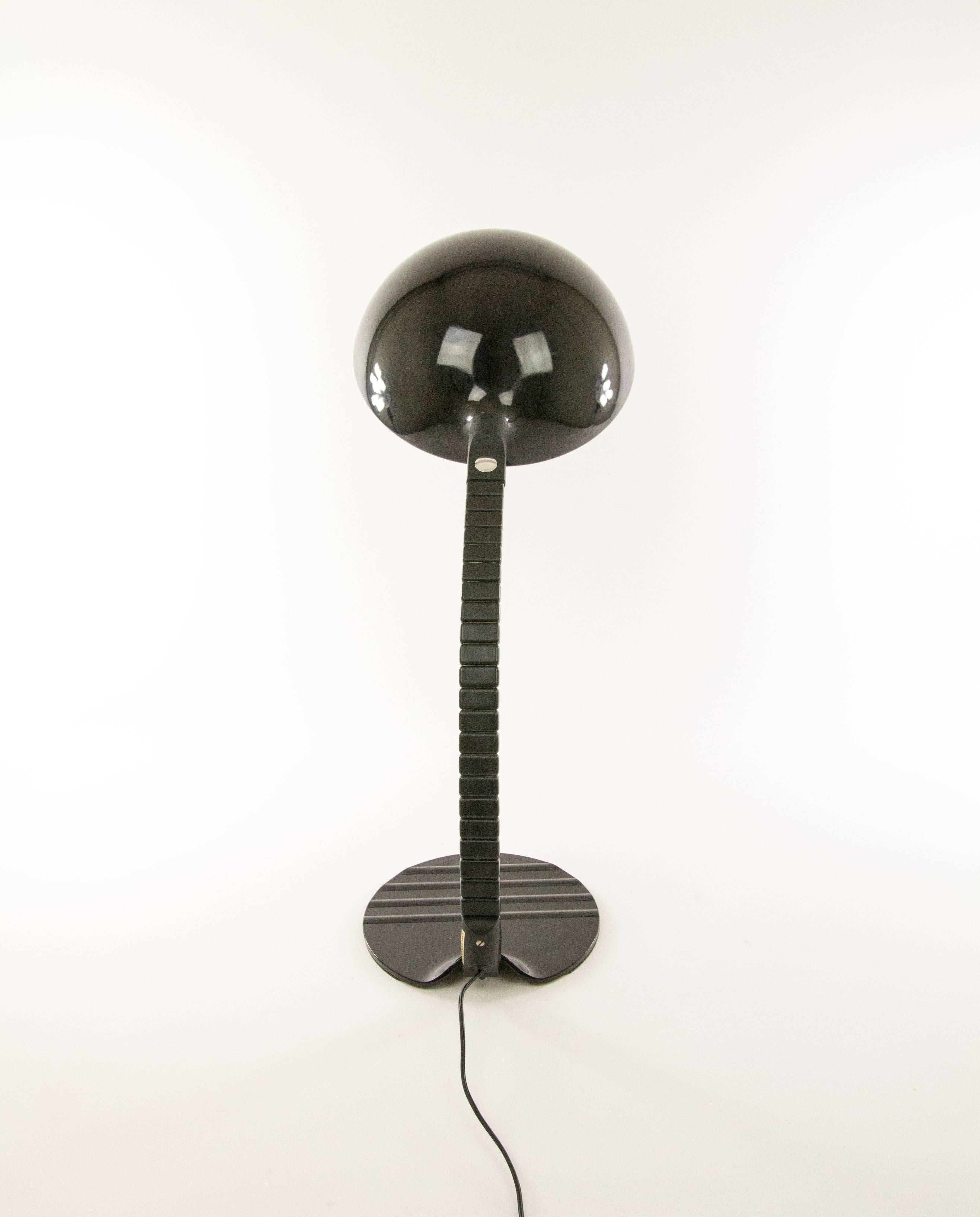 Mid-Century Modern Lampe de bureau noire, modèle 660 d'Elio Martinelli pour Martinelli Luce en vente