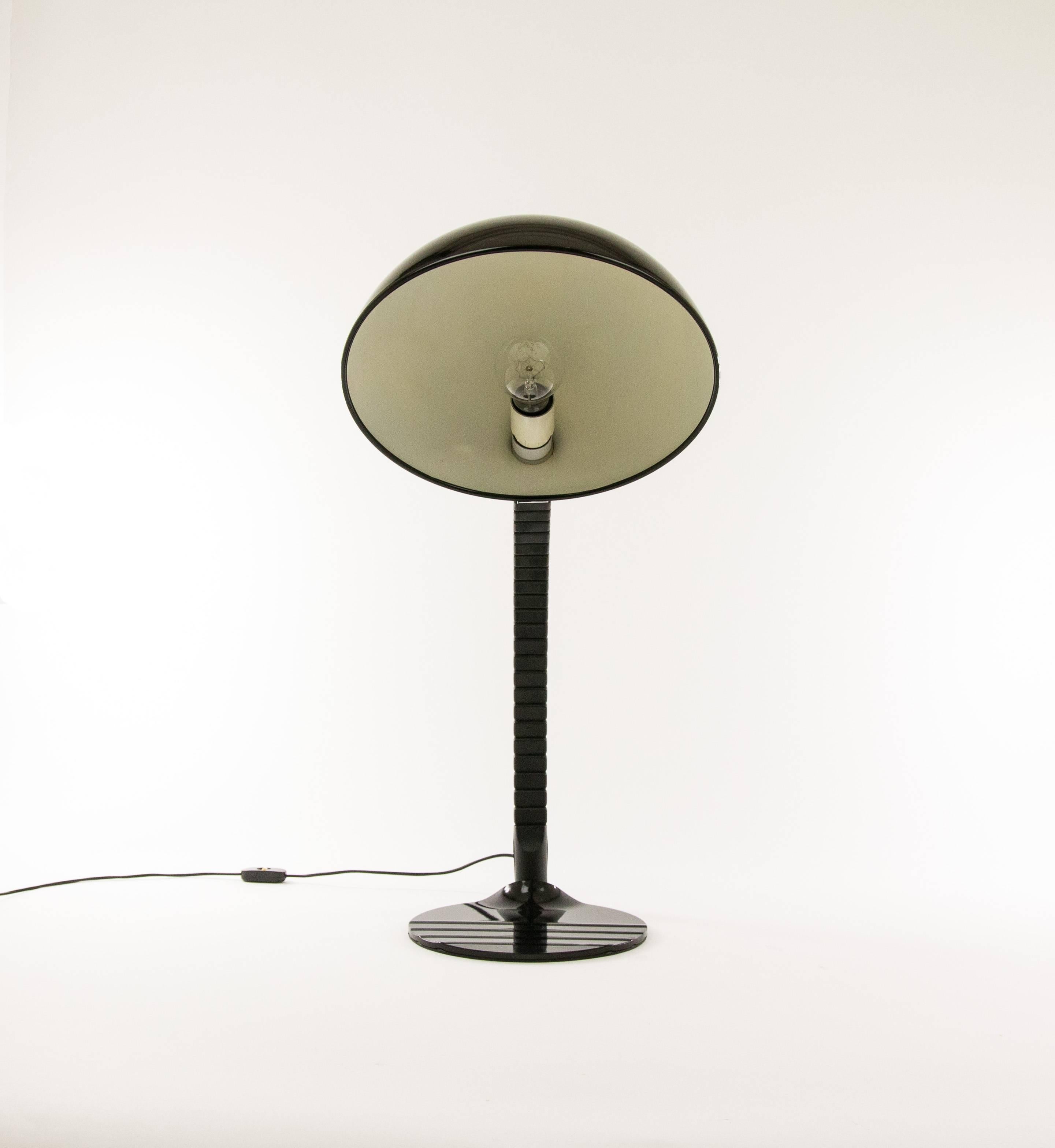 Laqué Lampe de bureau noire, modèle 660 d'Elio Martinelli pour Martinelli Luce en vente