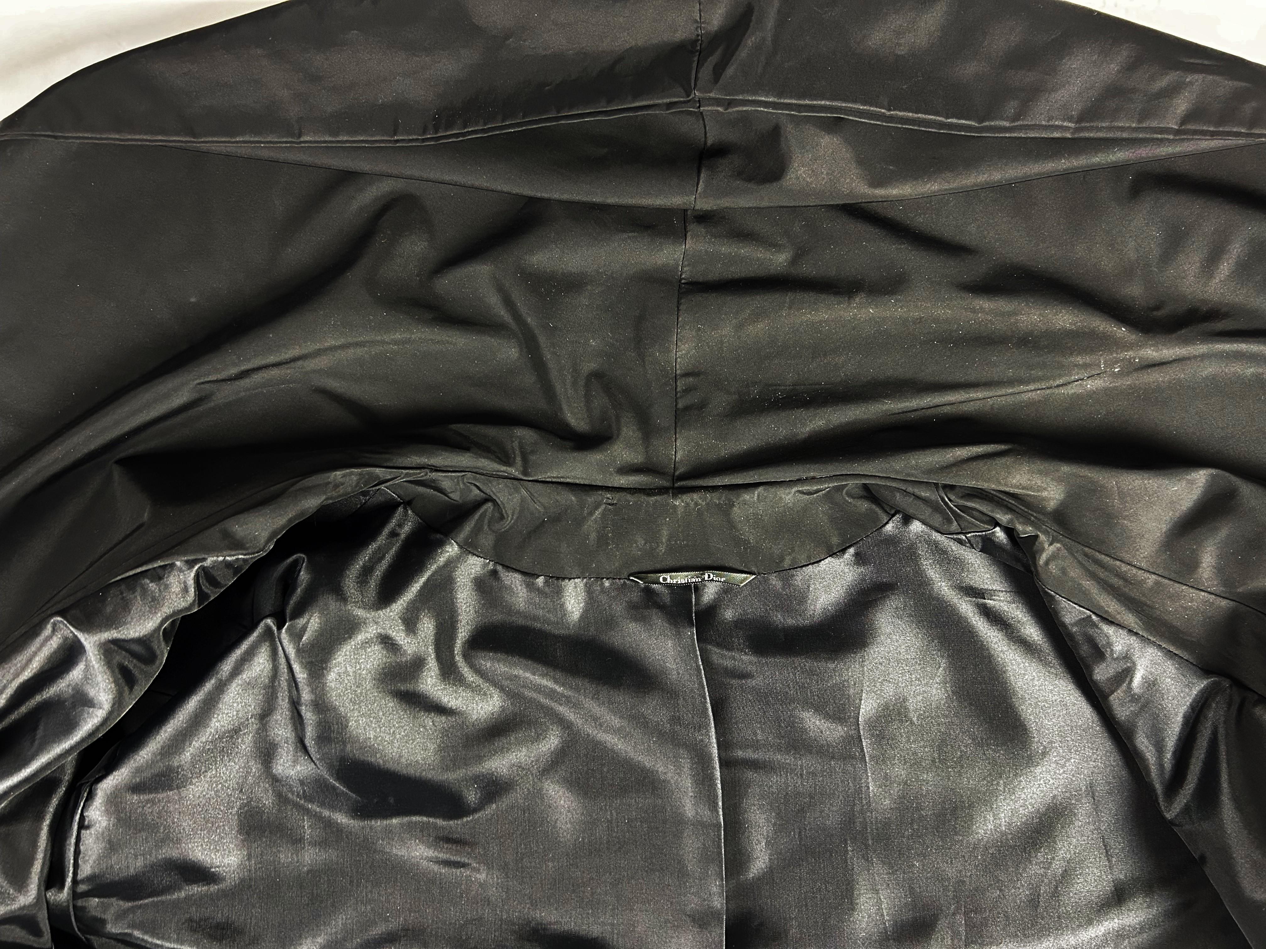 Black taffeta evening coat with Christian Dior label Circa 1955-1960 For Sale 8
