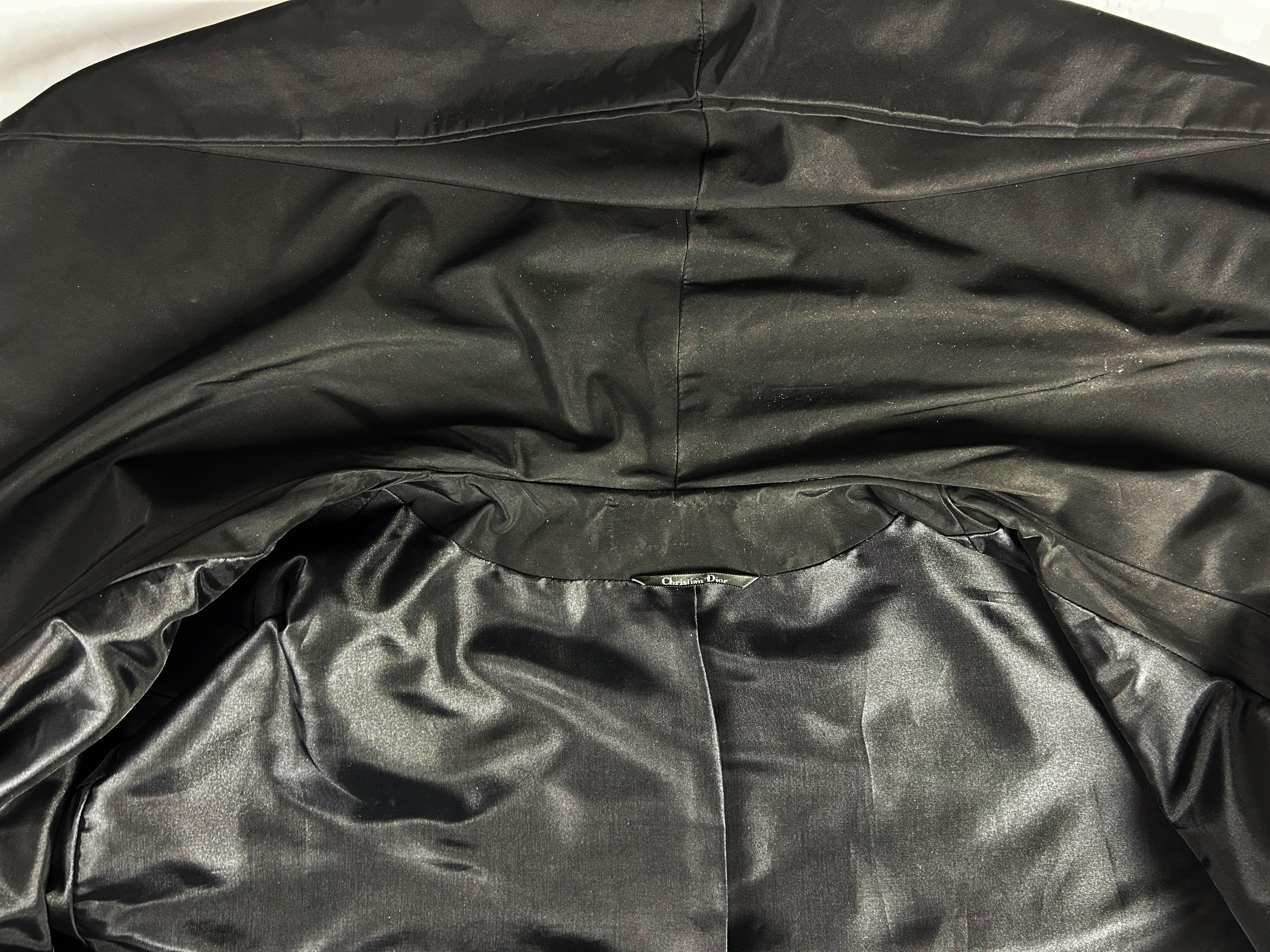 Abrigo de noche de tafetán negro con etiqueta de Christian Dior Circa 1955-1960 en venta 7