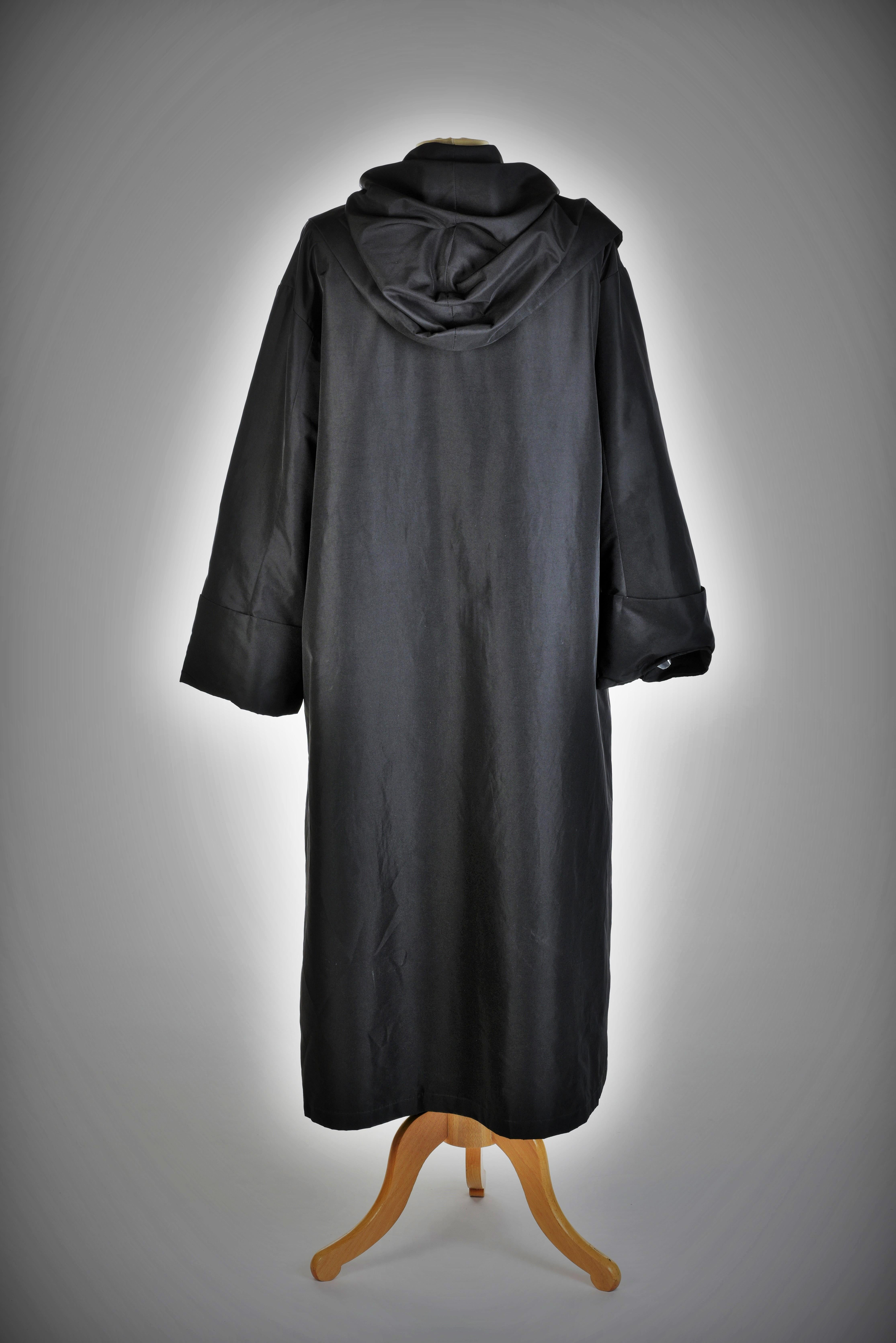 Abrigo de noche de tafetán negro con etiqueta de Christian Dior Circa 1955-1960 en Bueno estado para la venta en Toulon, FR