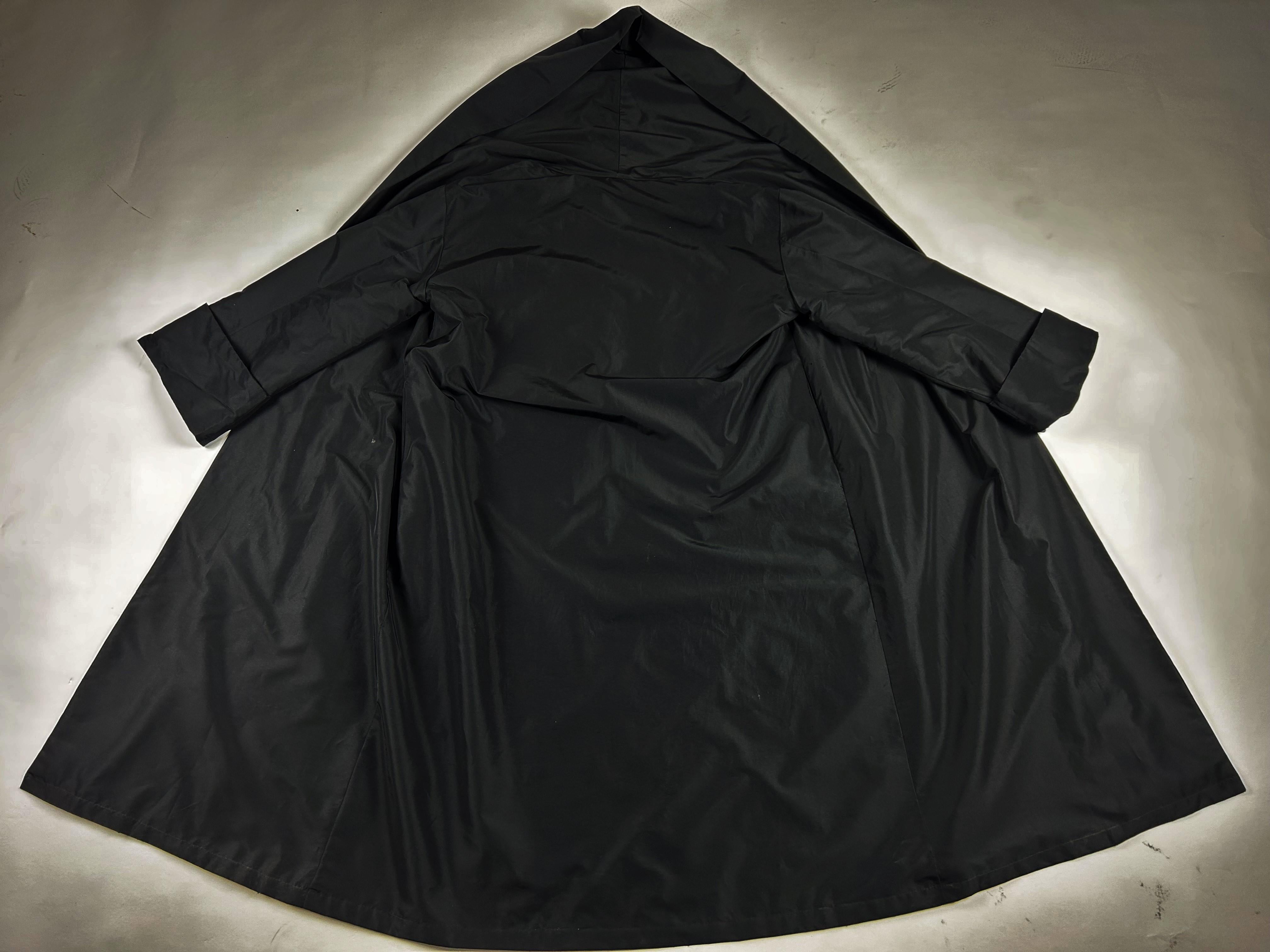 Black taffeta evening coat with Christian Dior label Circa 1955-1960 For Sale 3