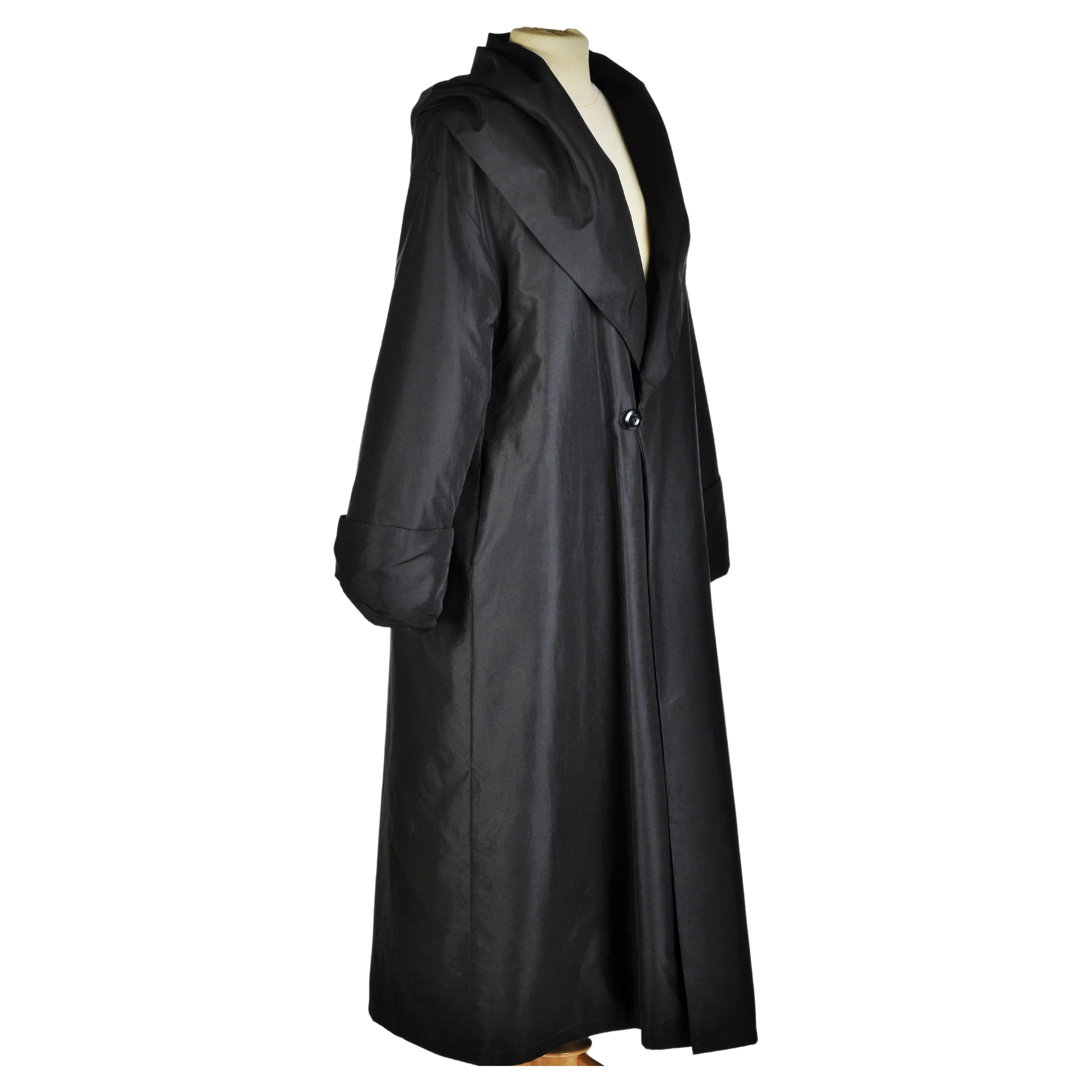 Black taffeta evening coat with Christian Dior label Circa 1955-1960 For Sale