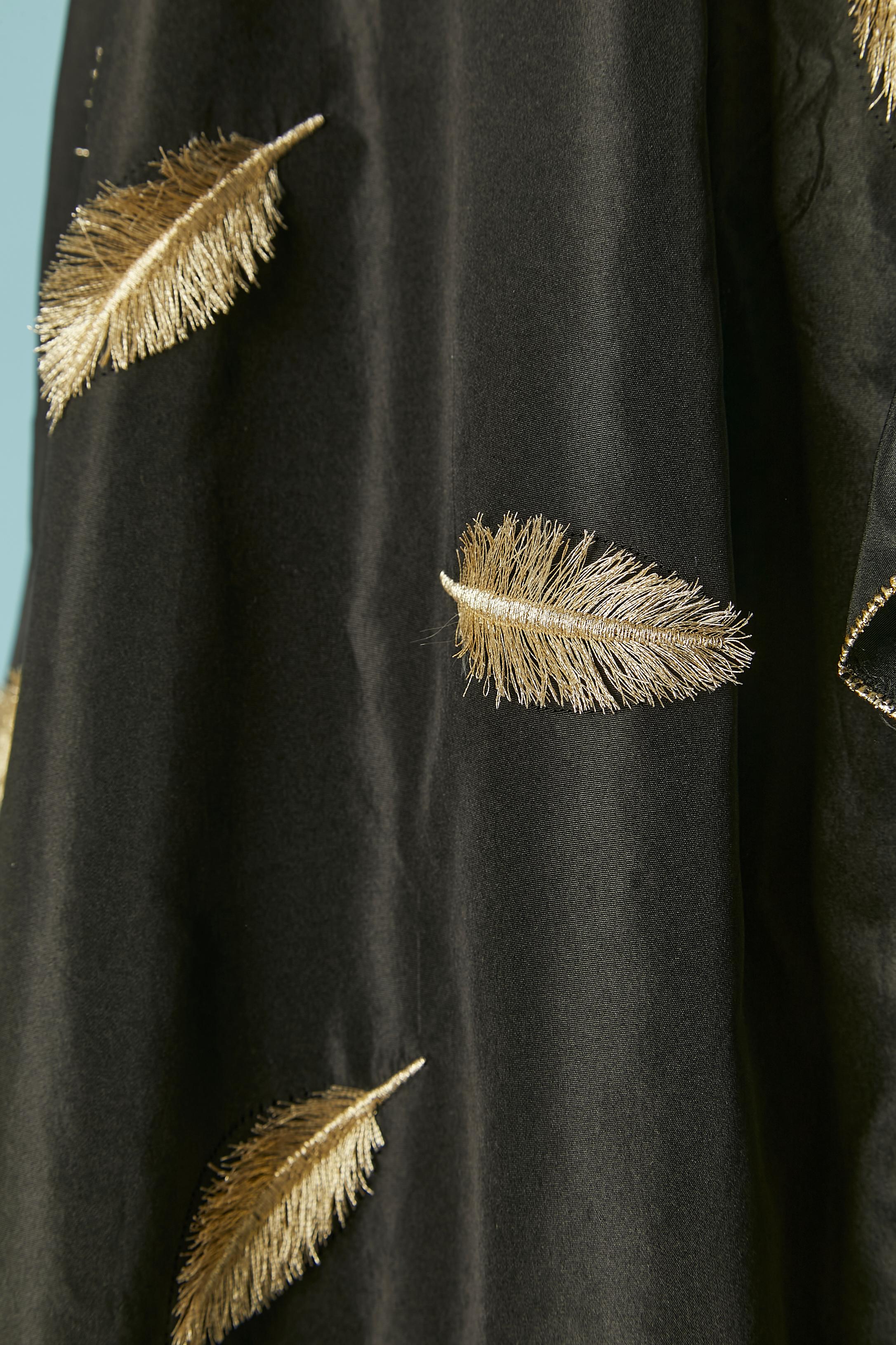 Black taffetas bustier evening dress with gold feathers and shawl Loris Azzaro For Sale 3