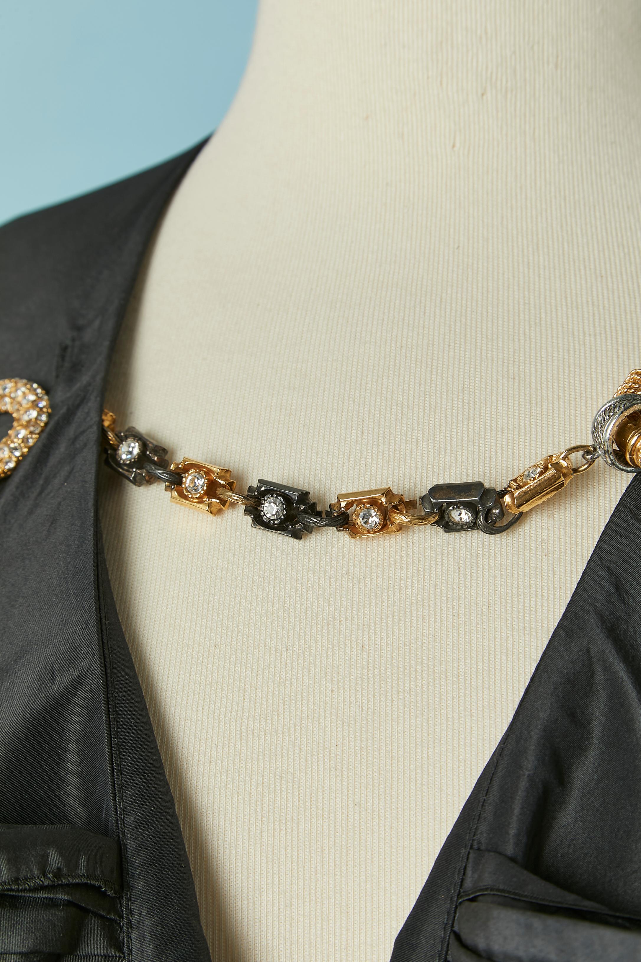 Black taffetas evening cape with gold metal and rhinestone chain C Dior by G. F In Excellent Condition In Saint-Ouen-Sur-Seine, FR