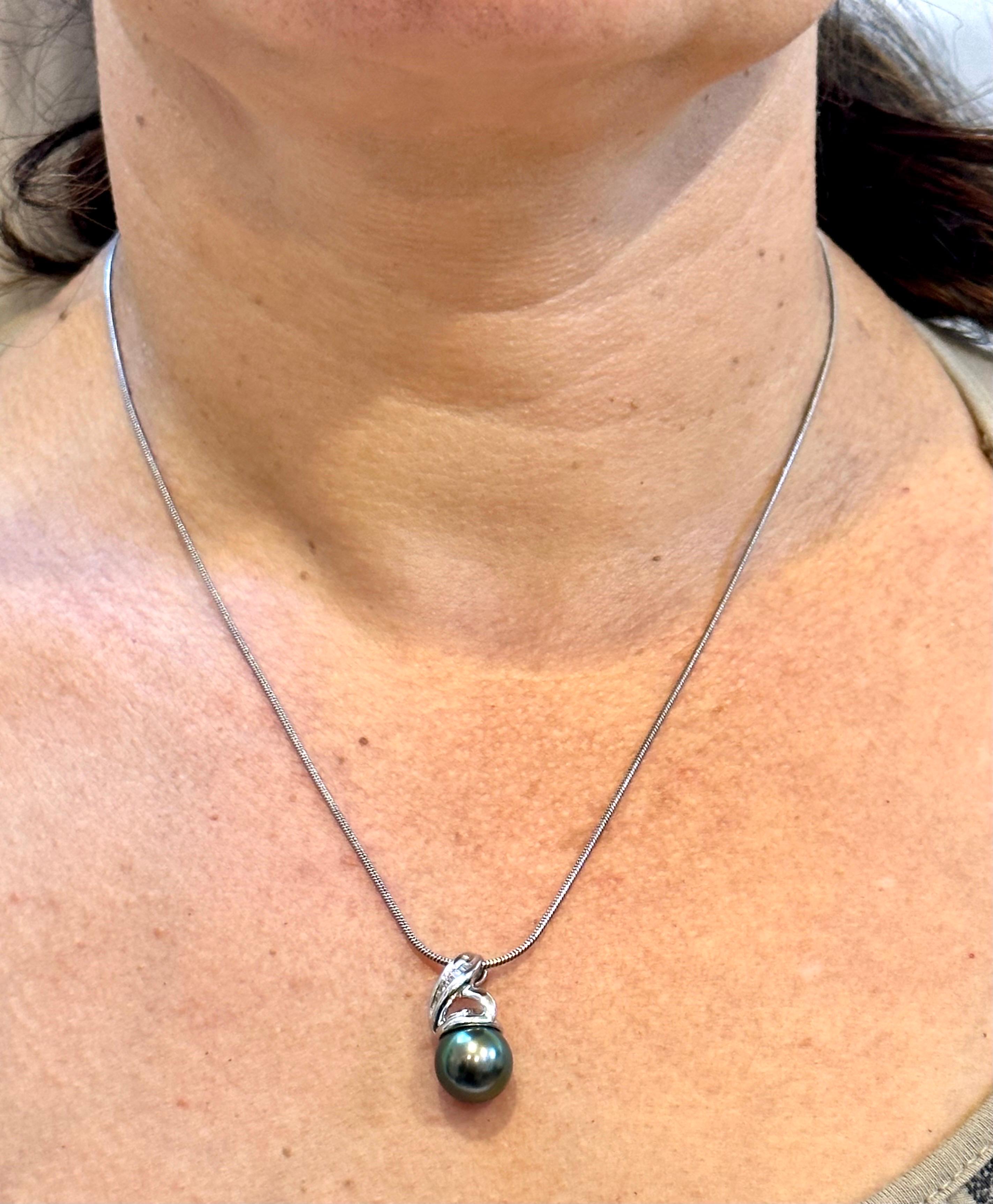 Women's Black Tahitian Pearl & Diamond 14 Kt White Gold Pendant + Chain For Sale