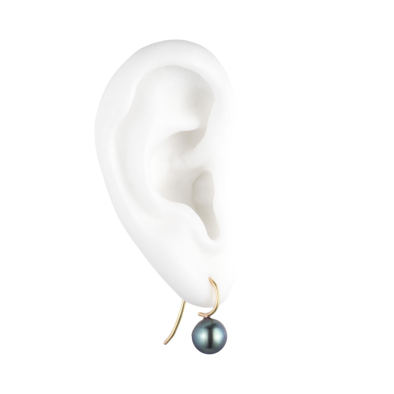 Our delicate & daintiest version of our Tahitian cultured pearl & 18K gold signature earrings. Perfect for everyday.

Description:
These range in size from approximately 8.5-9.5mm and are dark grey with a green overtone.

