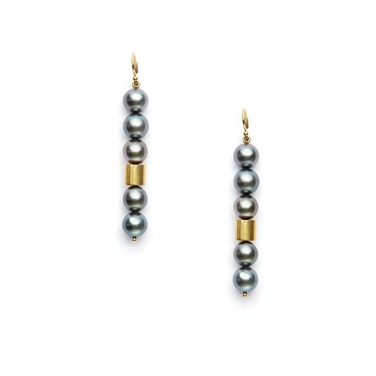 Inspired by the glamour and geometry of Art Deco design, a revolutionary and continuously impactful style, the use of Black Tahitian Pearls and sleek 20 Karat Gold tubular beads revive the beauty and awe of the era.

(Necklace(s) not included)