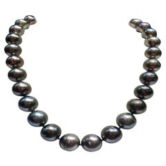 Schwarze Tahiti-Perlen 31 Teile