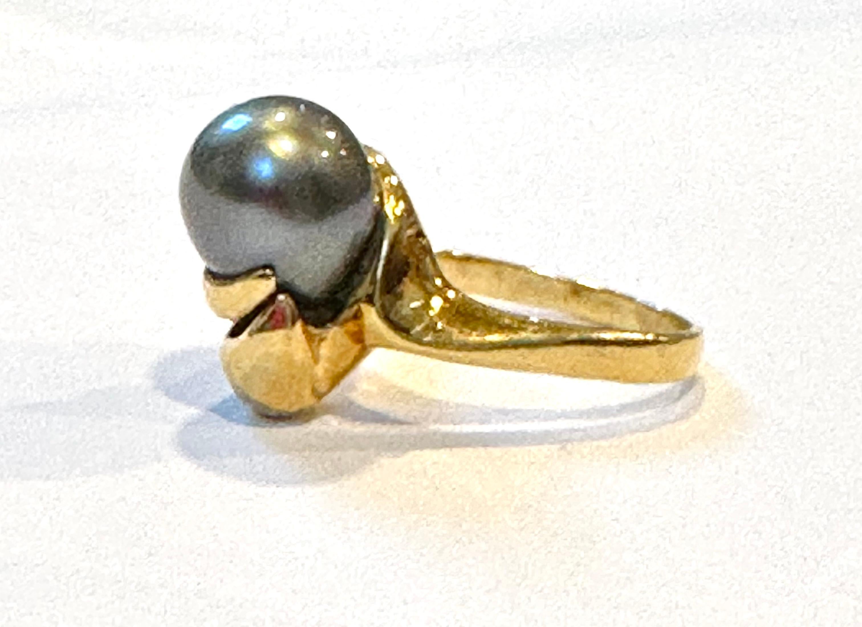 Round Cut Black Tahitian Pearl 9.3 MM Cocktail Ring 18 Karat Yellow Gold For Sale