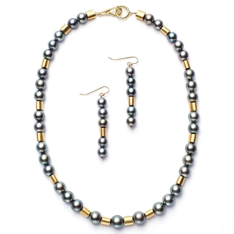 Contemporary Susan Lister Locke 18-inch Black Tahitian Pearl and 18 Karat Gold Tube Necklace For Sale