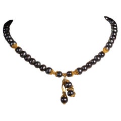Halskette aus schwarzer Tahiti-Perle und 22 Karat Goldperlen von Deborah Lockhart Phillips