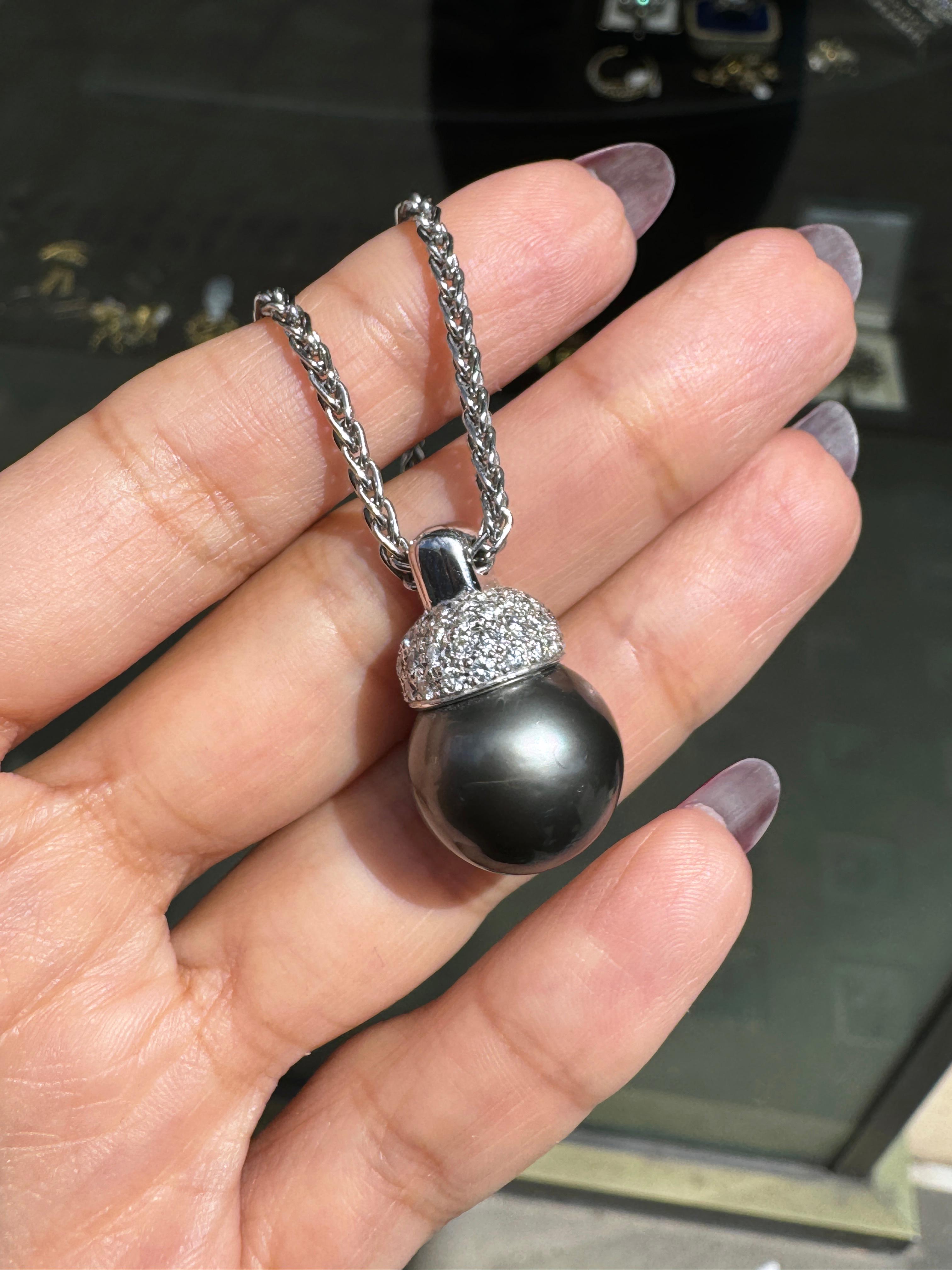 Ciondolo in oro bianco 18 carati con perla nera di Tahiti e diamante e catena di grano in vendita 1