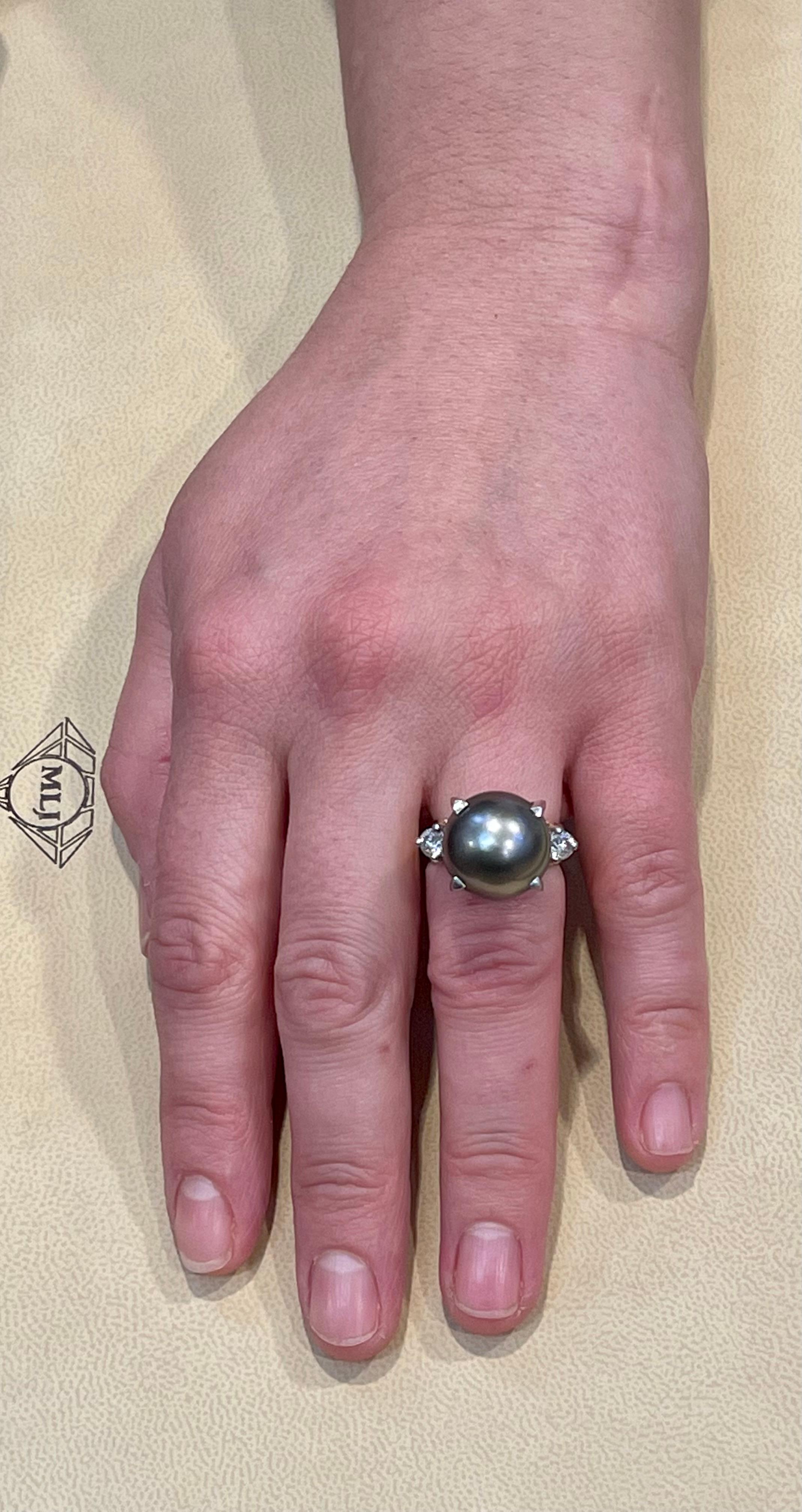 Black Tahitian Pearl and Diamond Cocktail Ring 18 Karat Gold/Platinum In Excellent Condition For Sale In New York, NY