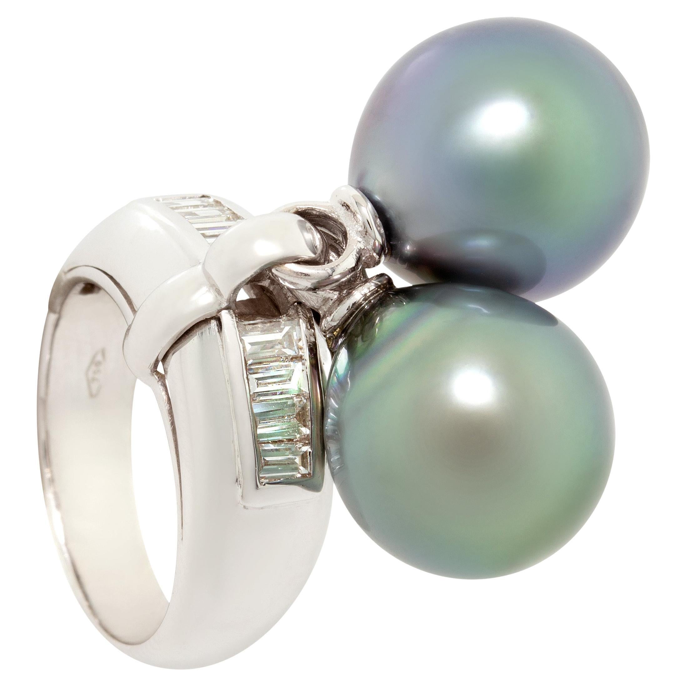 Anello con perle di Tahiti e diamanti in oro bianco di Ella Gafter in vendita