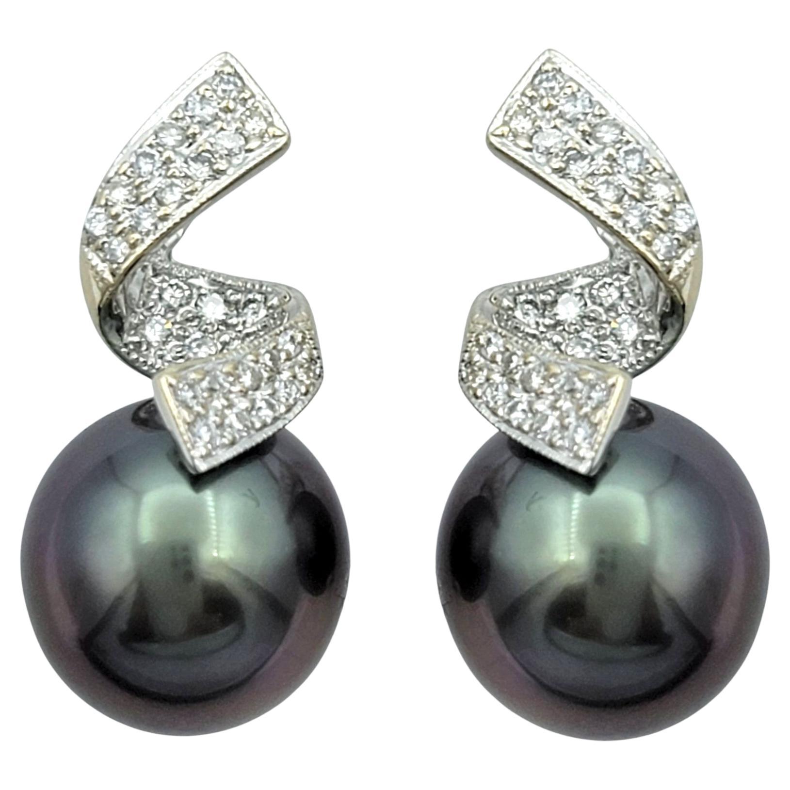 Pendientes de perla negra de Tahití y pavé de diamantes en oro blanco de 18 quilates en venta