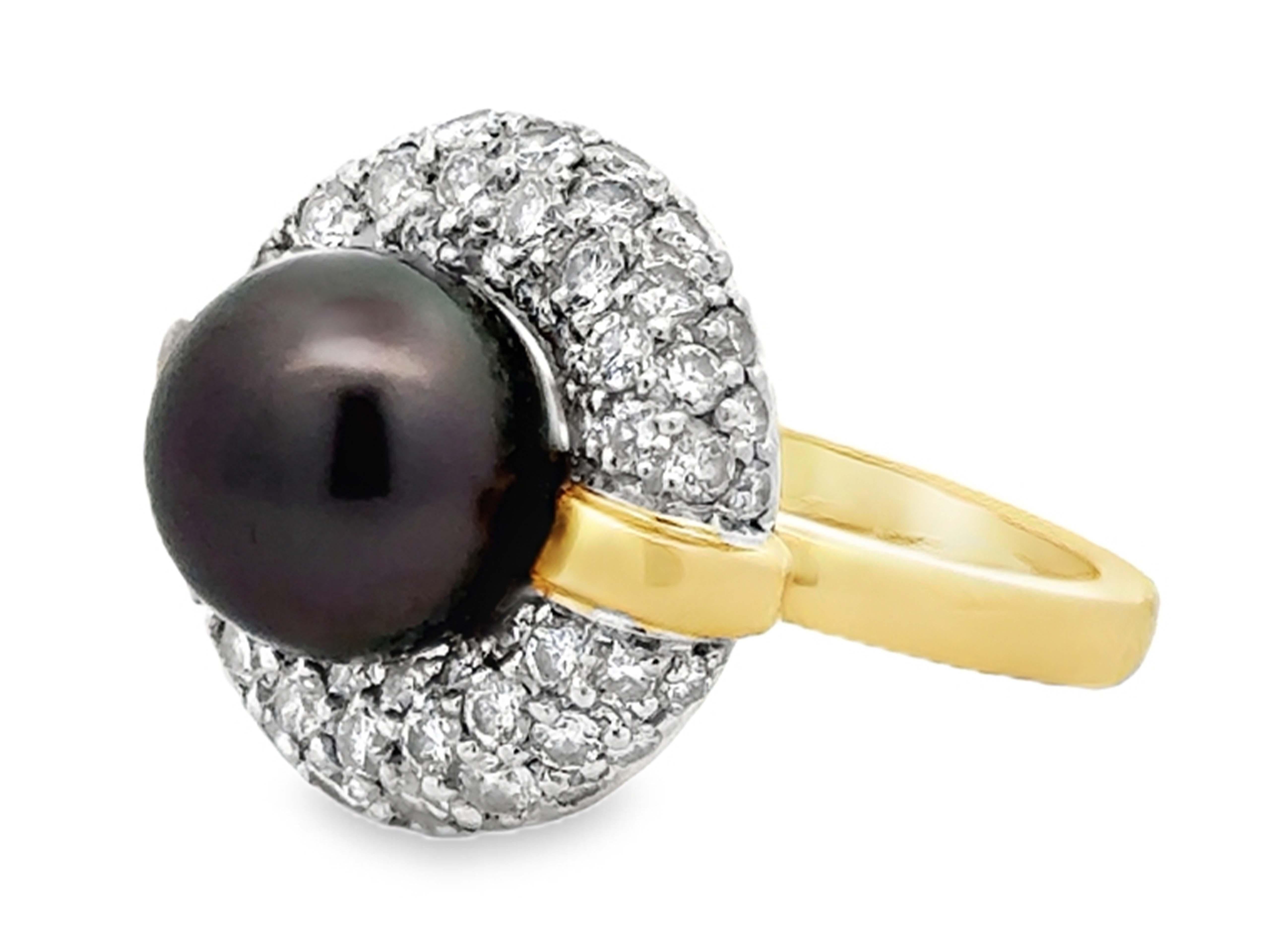 Anillo Halo de Diamantes con Perla Negra de Tahití Oro Amarillo de 18 K y Platino Corte brillante en venta