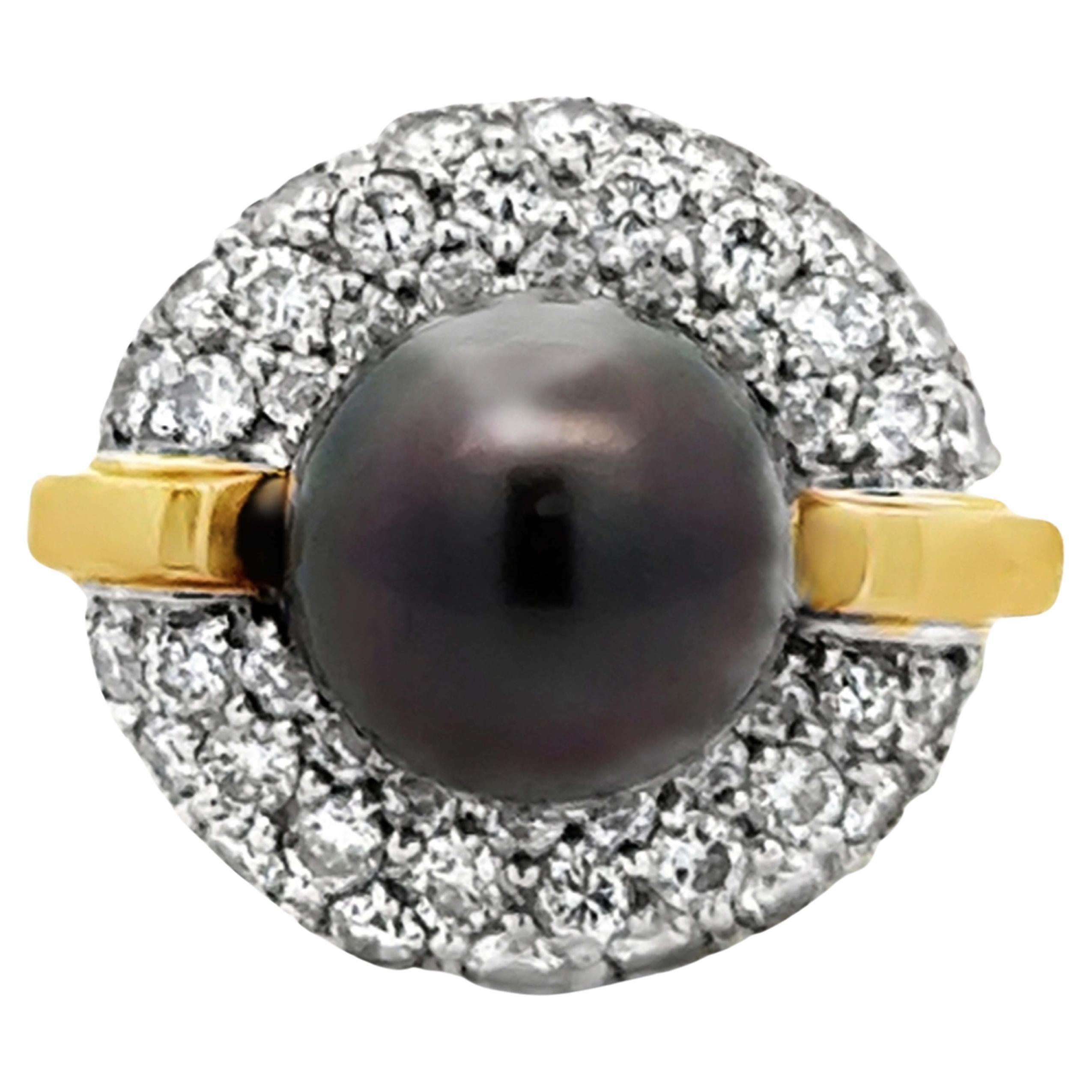 Anillo Halo de Diamantes con Perla Negra de Tahití Oro Amarillo de 18 K y Platino en venta