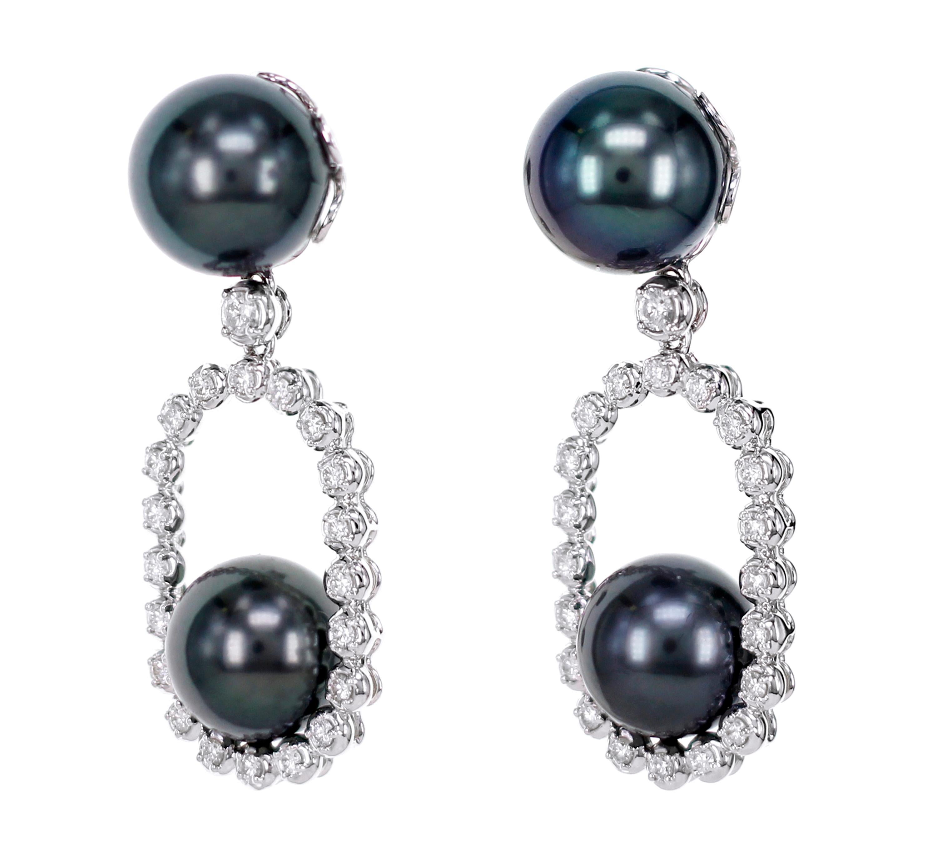 Just as a little black dress is necessary for an evening event, this little black Tahitian pearl with white diamond brilliant diamond is a must for all events.