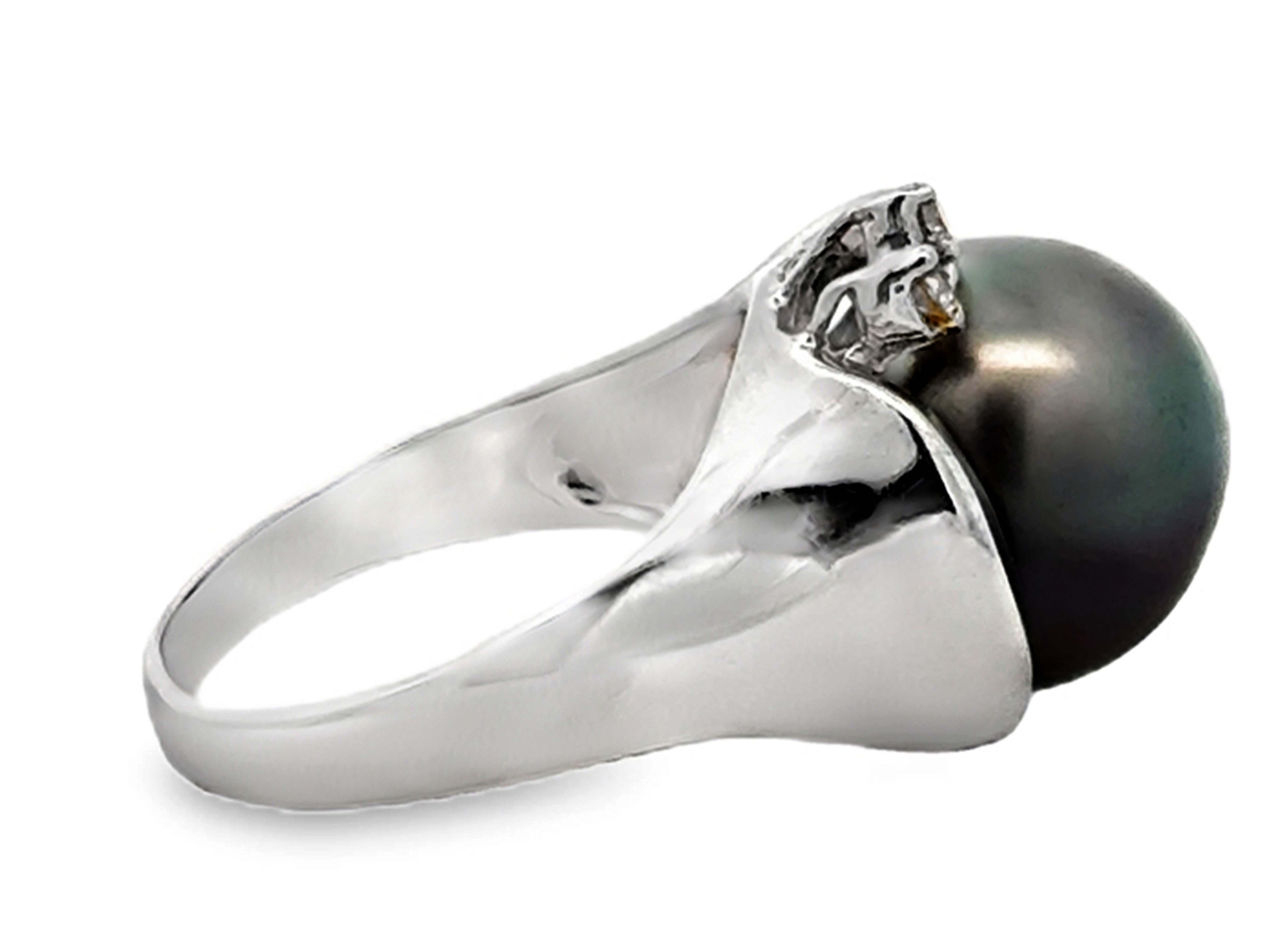 Black Tahitian Pearl Diamond Ring 14K White Gold In Excellent Condition For Sale In Honolulu, HI