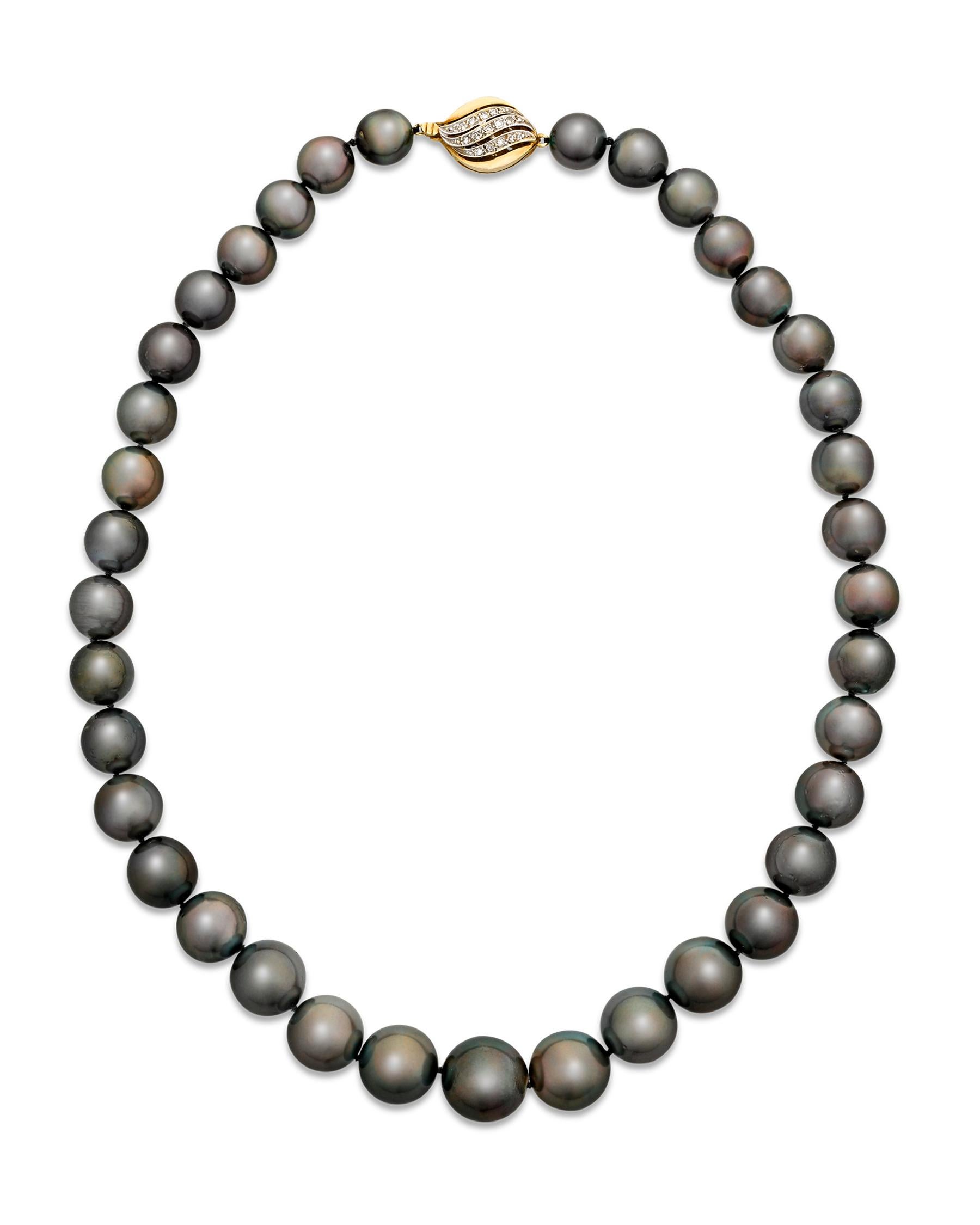 Moderne Collier de perles de Tahiti noires en vente