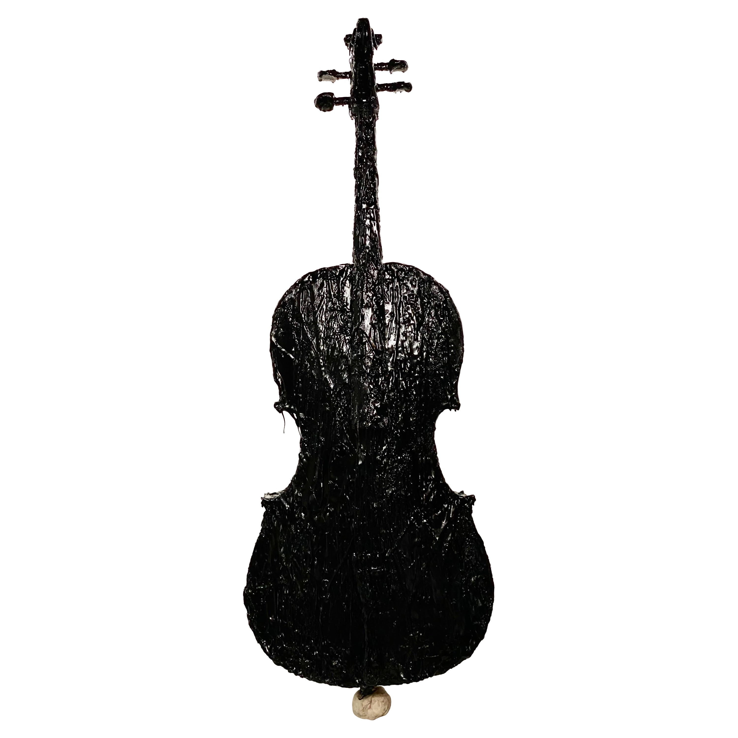 Schwarze Tar String-instrument-Viola-Skulptur, 21. Jahrhundert von Mattia Biagi