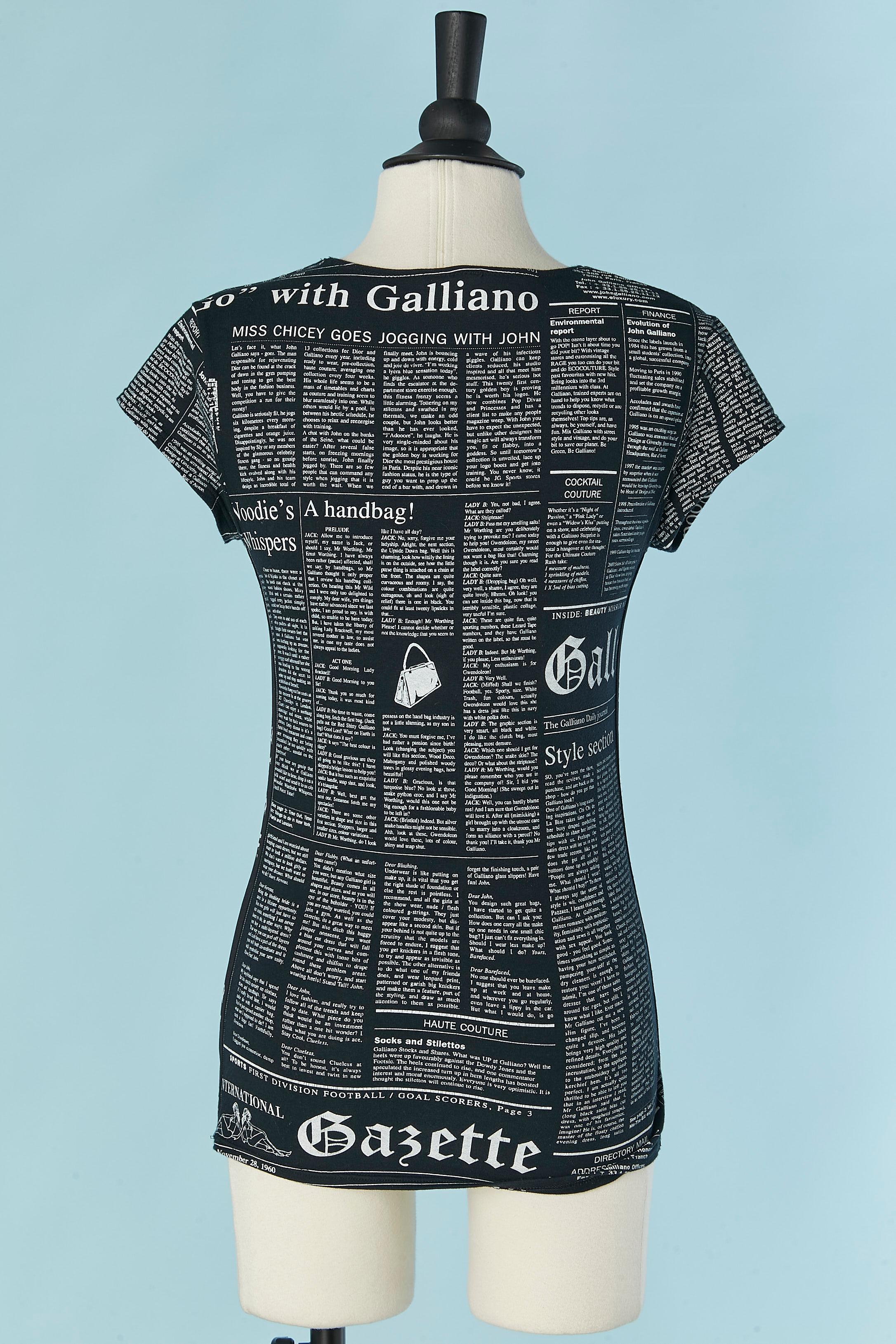 Maglietta nera con stampa di giornali JOHN GALLIANO in vendita 1