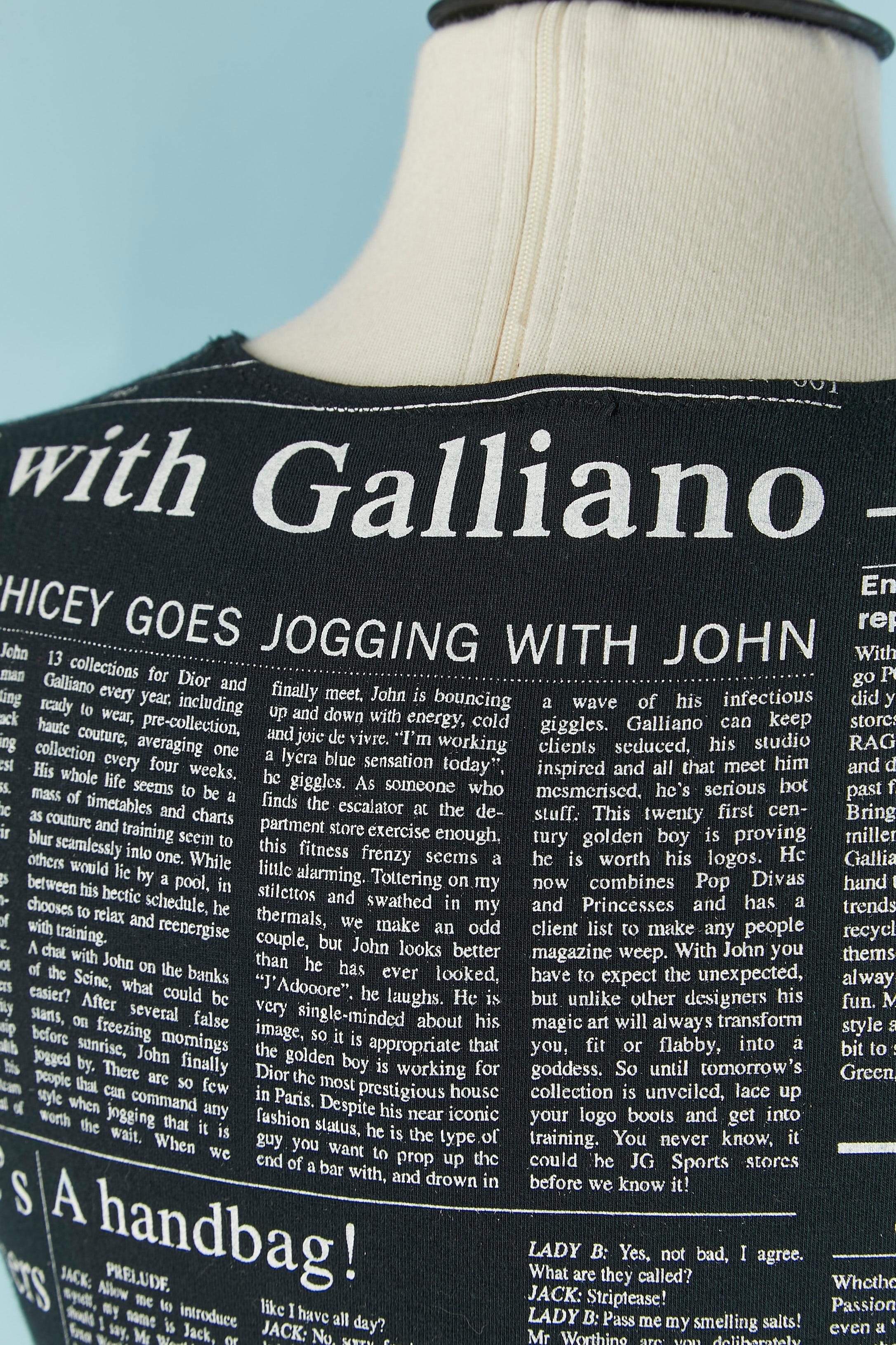 Maglietta nera con stampa di giornali JOHN GALLIANO in vendita 2