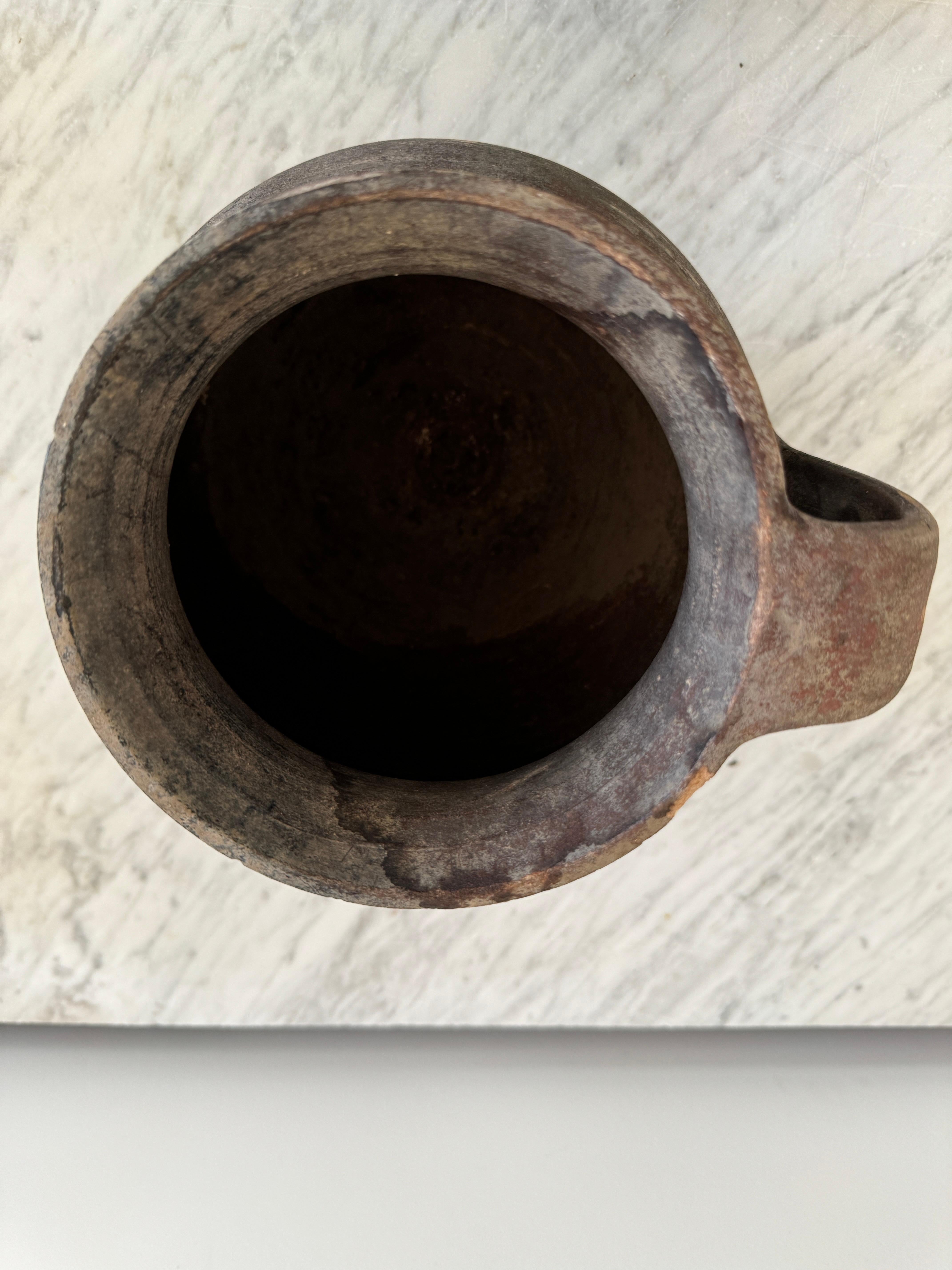 Italiano Black Terracotta large pignate pot in vendita