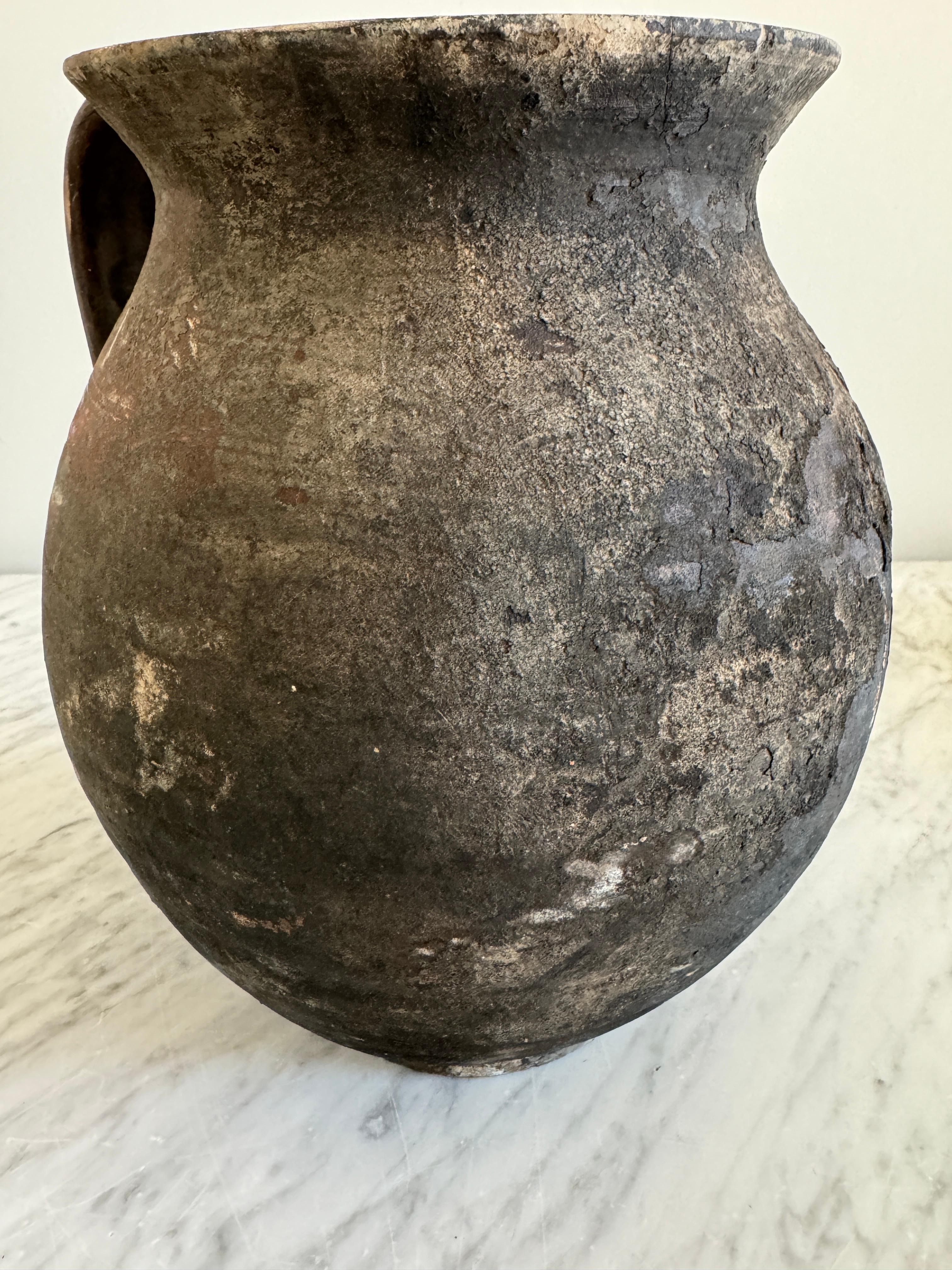 Black Terracotta large pignate pot in vendita 1
