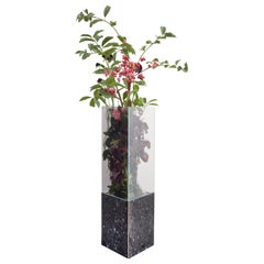 Vaso Narciso triangolare Terrazo Nero di Tino Seubert