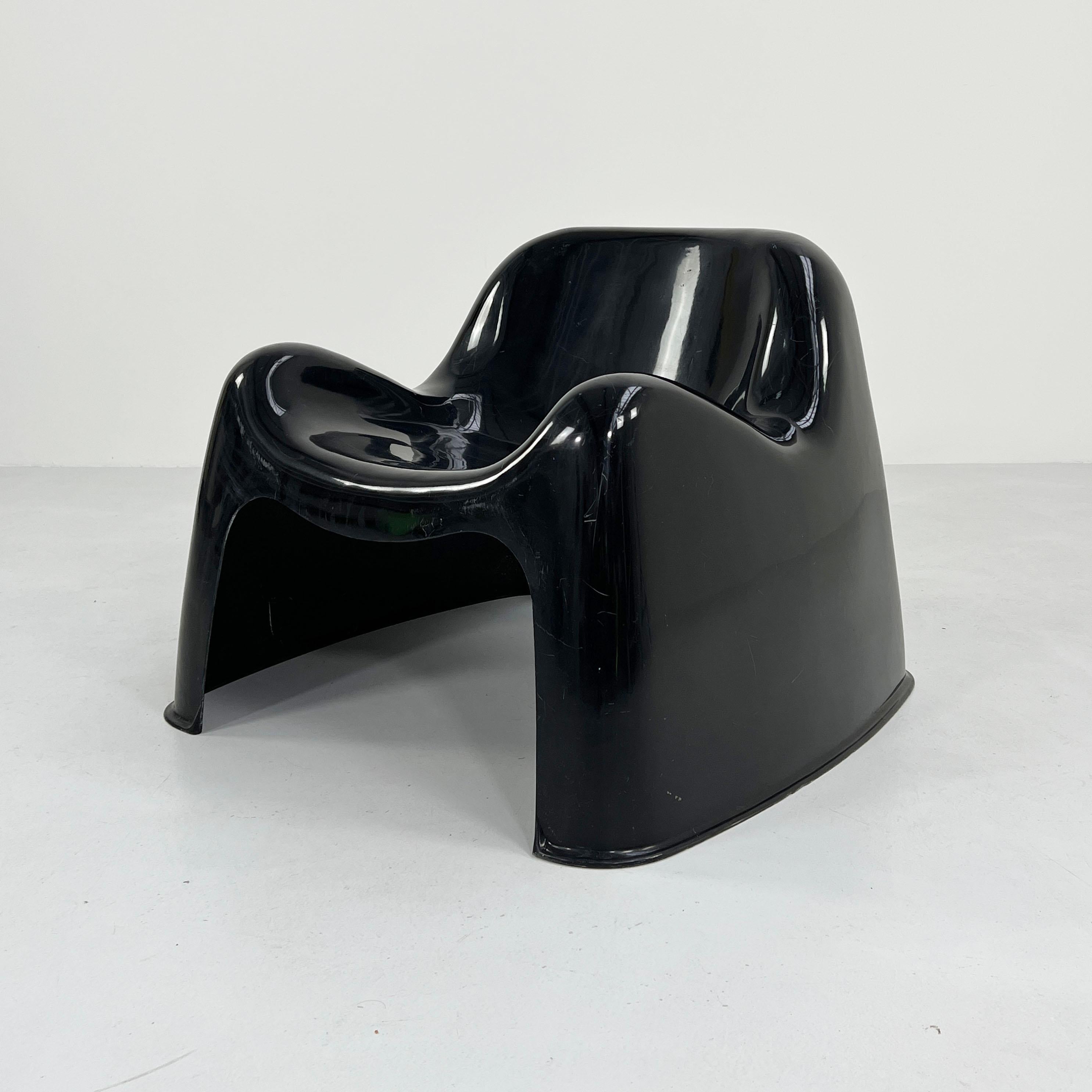 Black Toga Chair by Sergio Mazza for Artemide, 1960s
Designer - Sergio Mazza
Producer - Artemide
Model - Toga Chair
Design Period - Sixties
Measurements - width 73 cm x depth 70 cm x height 62 cm x seat height 37 cm
Materials - Plastic
Color