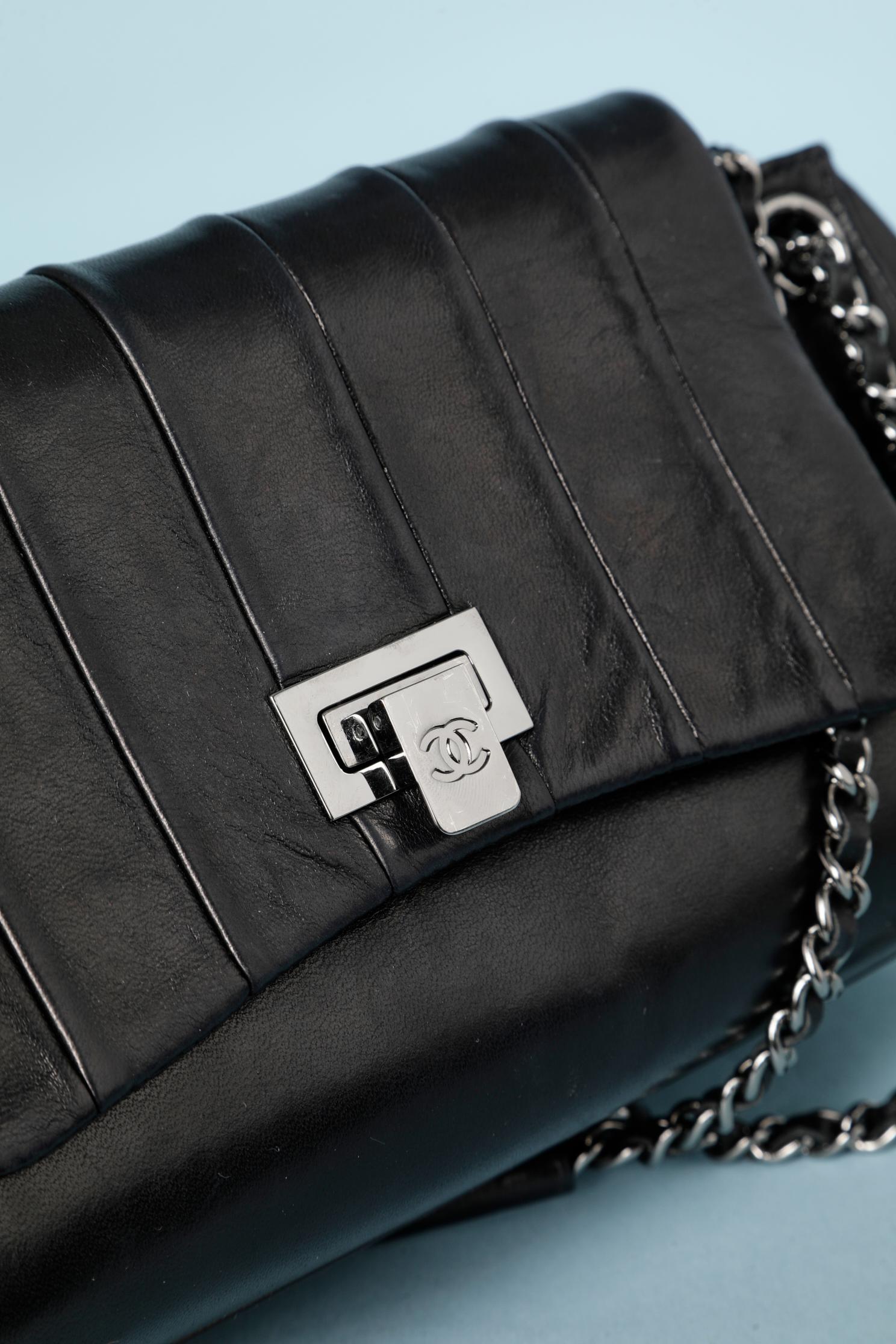  Sac en cuir noir surpiqué « Baguette » Chanel ( numéroté) Unisexe 