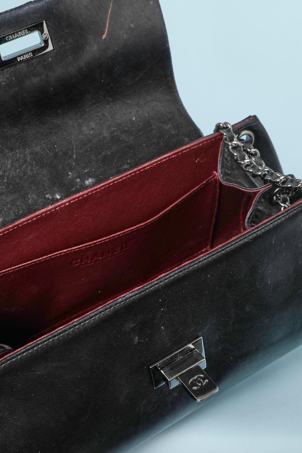 Sac en cuir noir surpiqué « Baguette » Chanel ( numéroté) 2